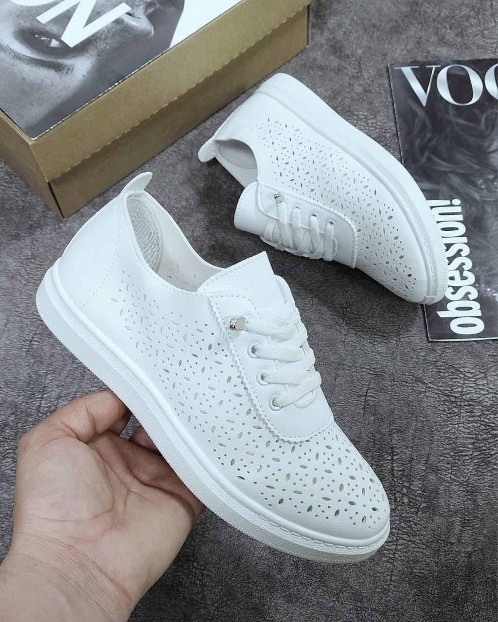 ,женские кеды,белые кеды кожаные женские с перфорацией,кроссовки перфорированные женские,кеды с перфорацией