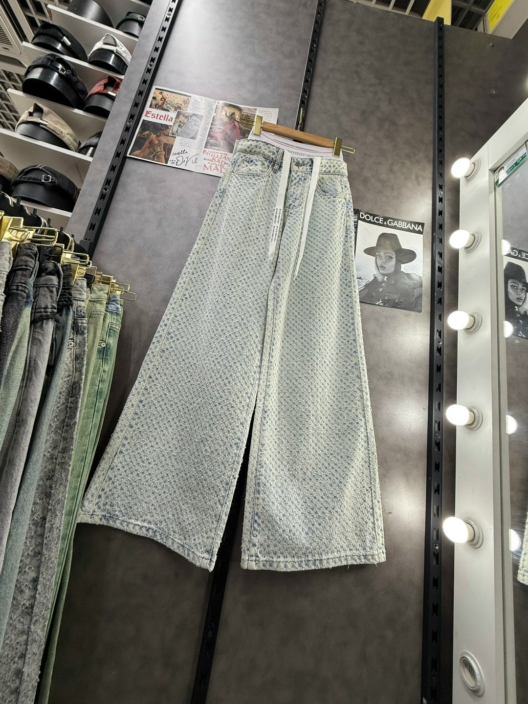 женские джинсы,модные джинсы,стильные джинсы,джинсы широкие,джинсы