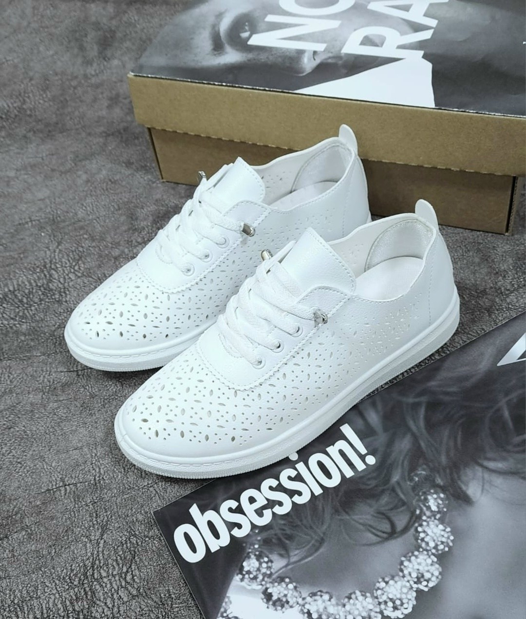 ,женские кеды,белые кеды кожаные женские с перфорацией,кроссовки перфорированные женские,кеды с перфорацией