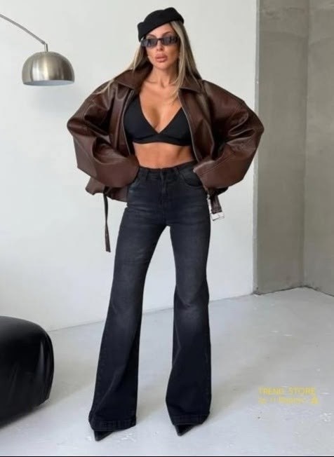 кожаная куртка,джинсы клеш с кожаной курткой,одежда стильная,женские джинсы