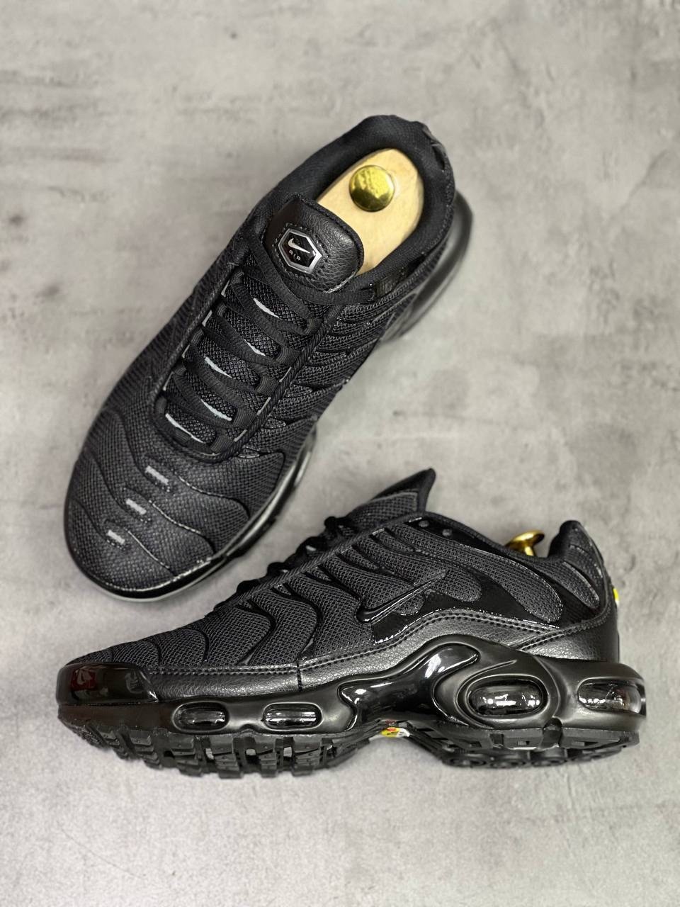 кроссовки nike air max tn plus,nike air max tn plus black,мужские кроссовки nike air max tn plus,кроссовки nike air max tn,nike air max tn plus