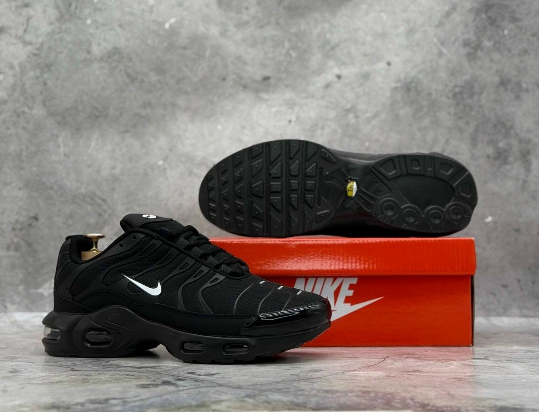 кроссовки nike air max tn plus,кроссовки мужские nike air max tn plus,кроссовки мужские nike air max plus,nike air max plus tn,nike tn air max plus black