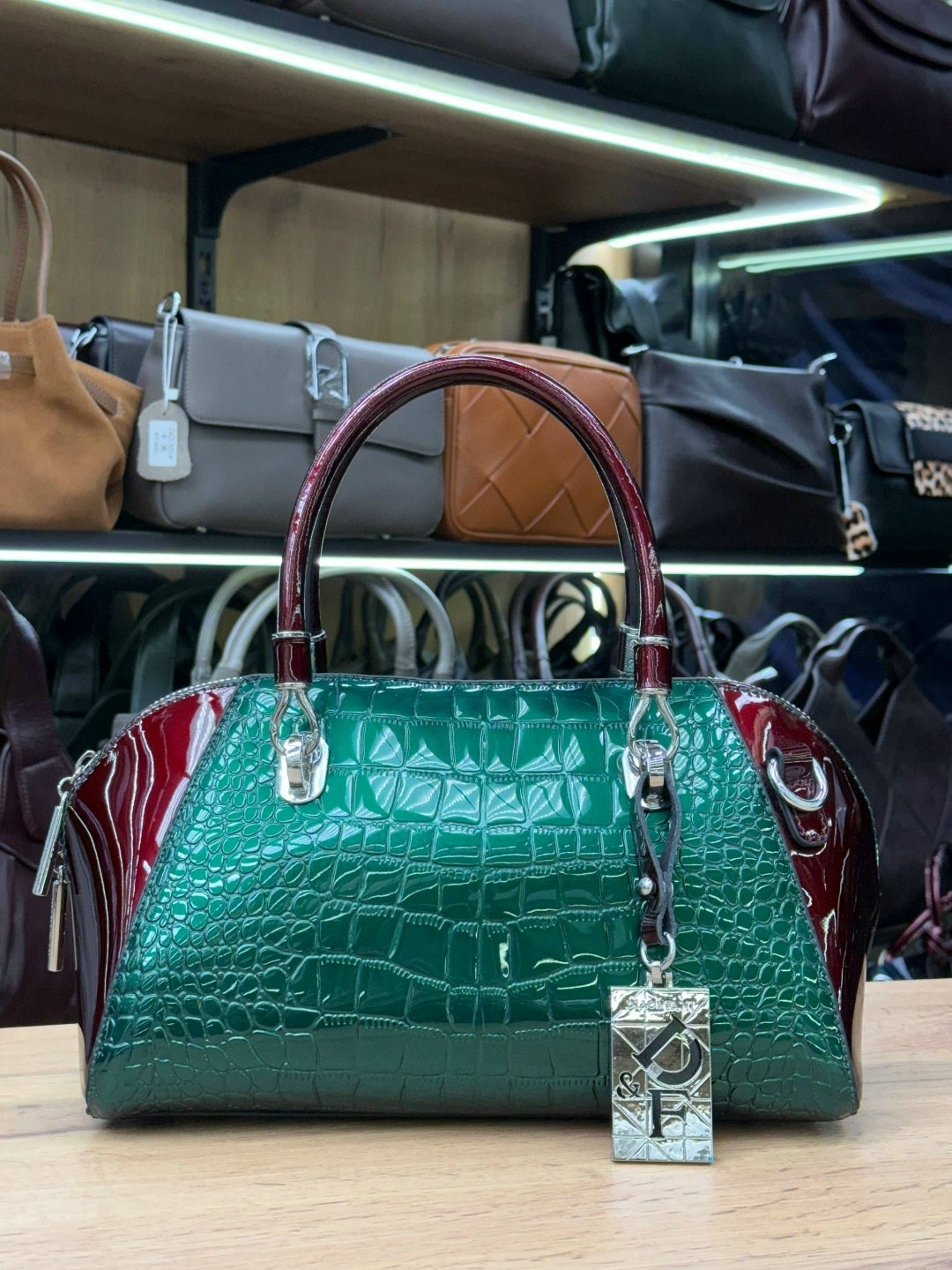 сумка лаковая,лакированная сумка,лакированная женская сумка,женская сумка,лаковая женская сумка