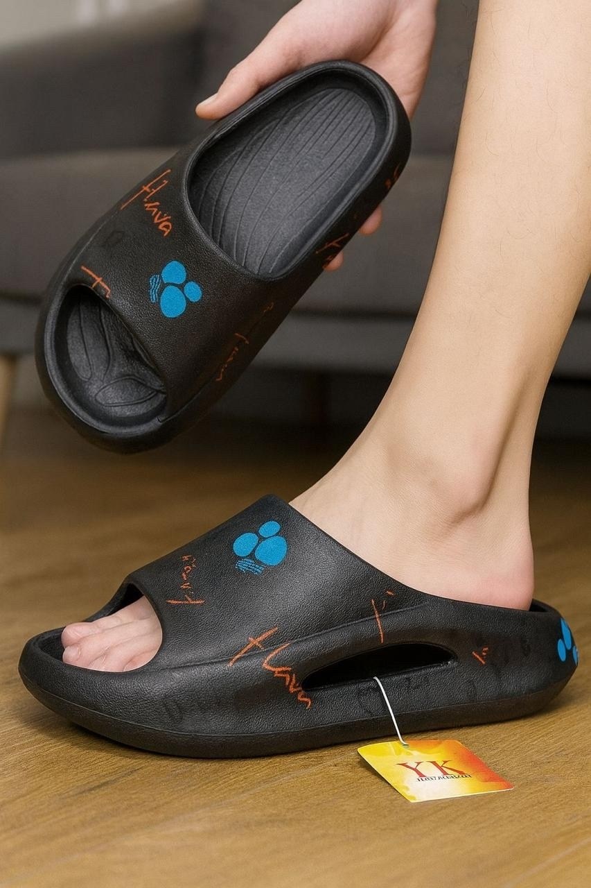 мужские шлепанцы,тапочки модные,модные шлепанцы,шлепанцы с принтом,мужские тапочки