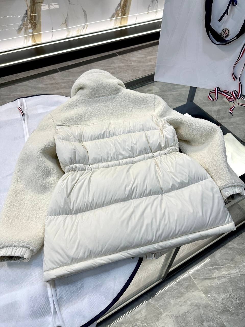 пуховик moncler,короткий пуховик,женские пуховики,куртка moncler,бежевый пуховик
