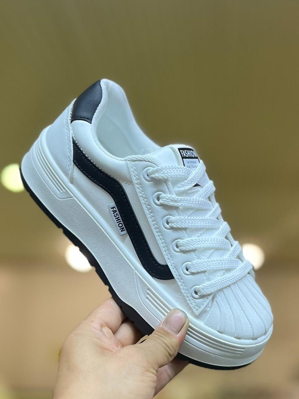 ,женские кроссовки,повседневные кроссовки,модные кроссовки,спортивная