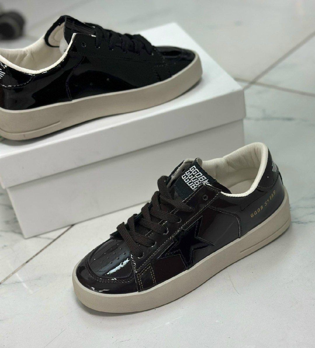 кроссовки golden goose с пайетками на платформе,,лаковые кроссовки golden goose,кеды golden goose,golden goose кроссовки