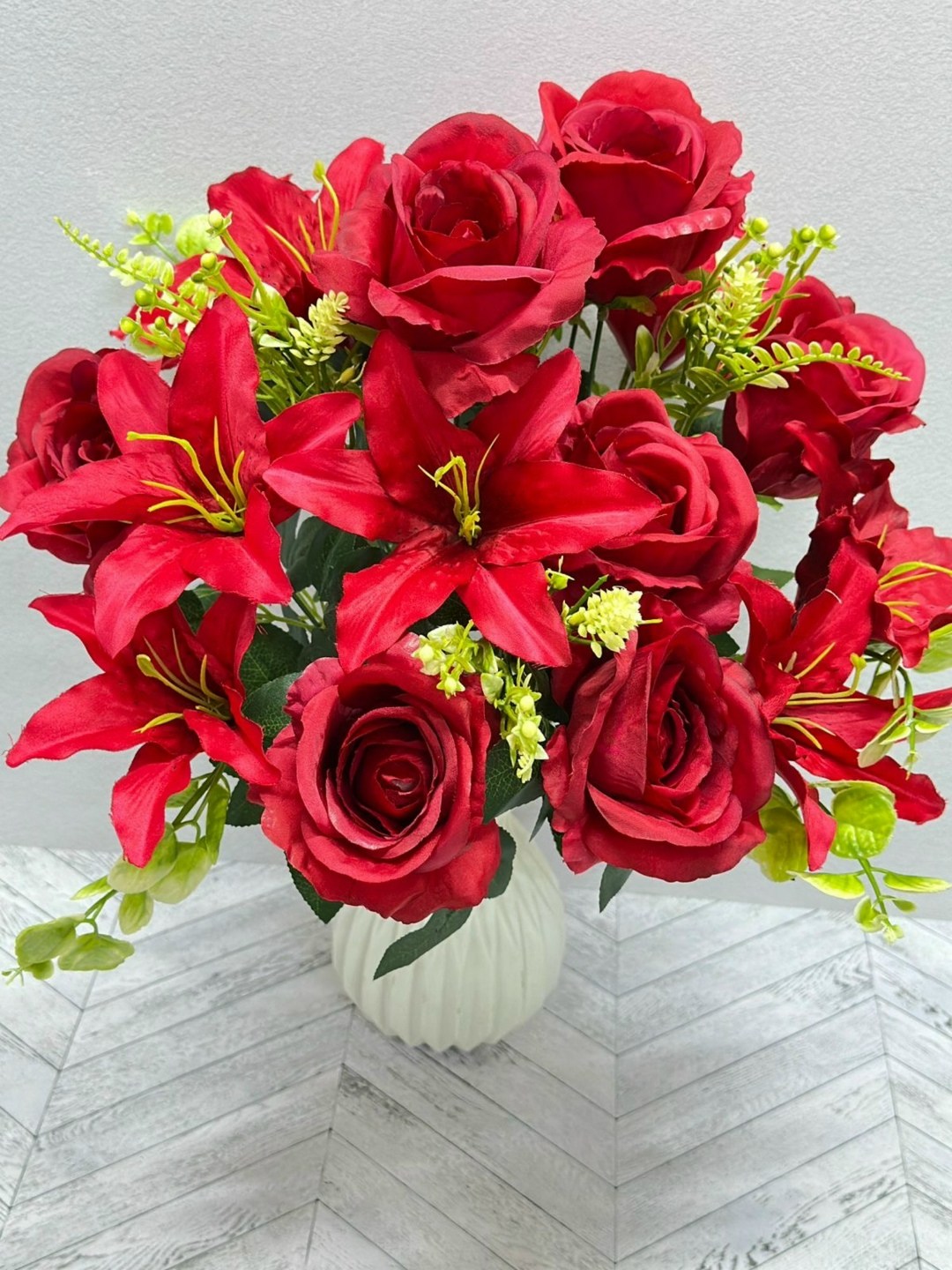 свадебный букет лилии,букет лилии,белые лилии букет,букет цветов лилии,букет искусственных цветов лилии