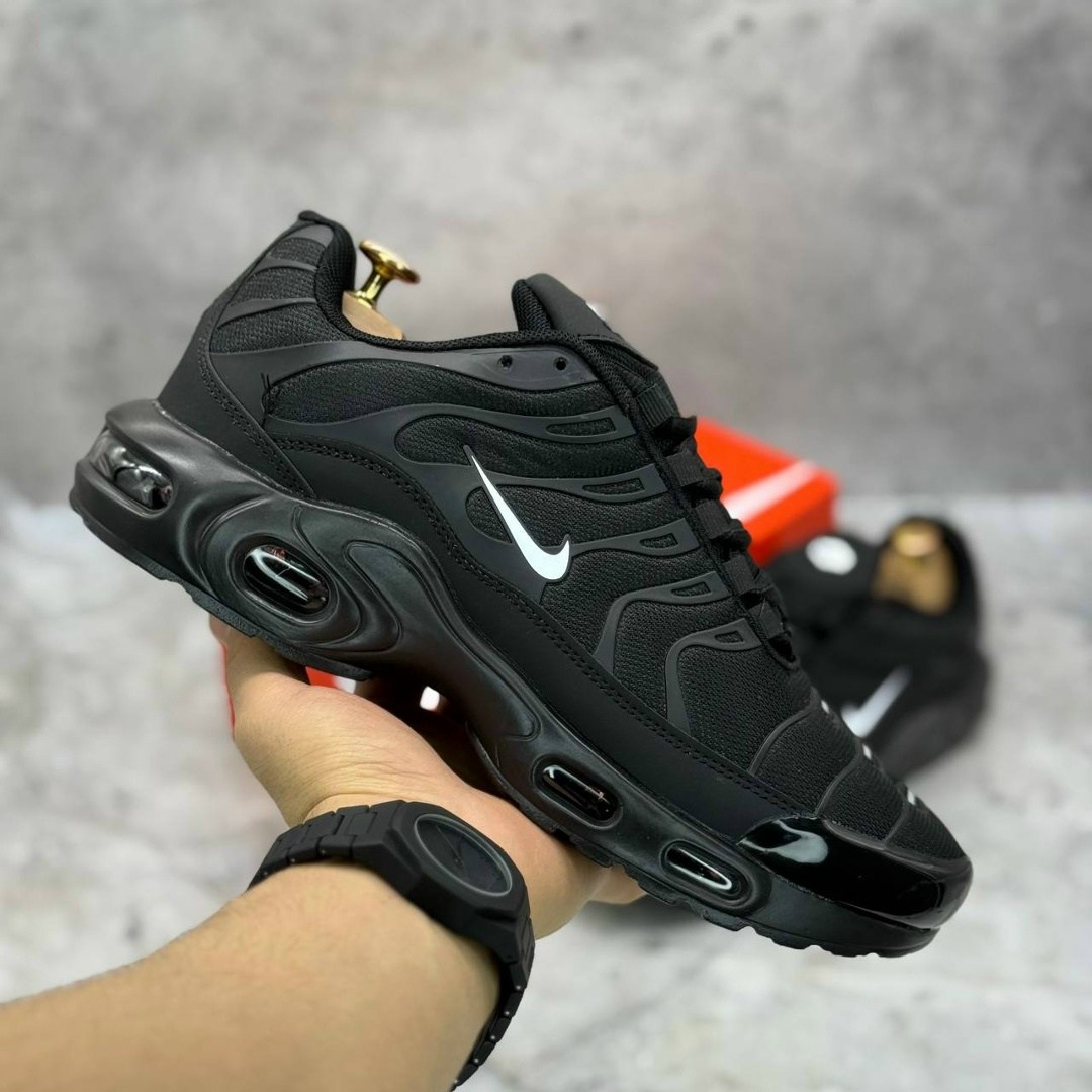 кроссовки nike air max tn plus,кроссовки мужские nike air max tn plus,кроссовки мужские nike air max plus,nike air max plus tn,nike tn air max plus black