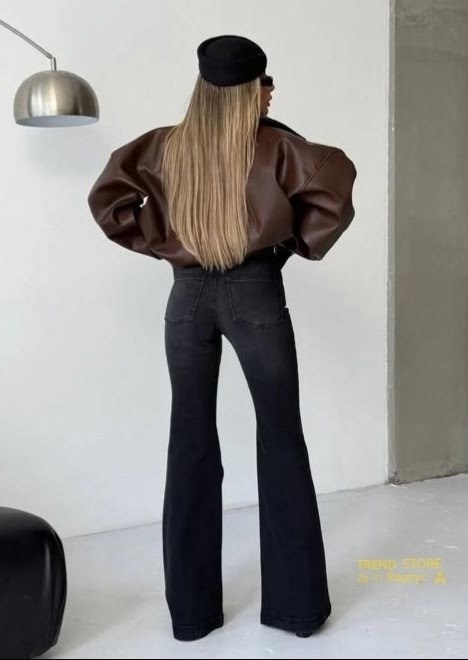 кожаная куртка,джинсы клеш с кожаной курткой,одежда стильная,женские джинсы