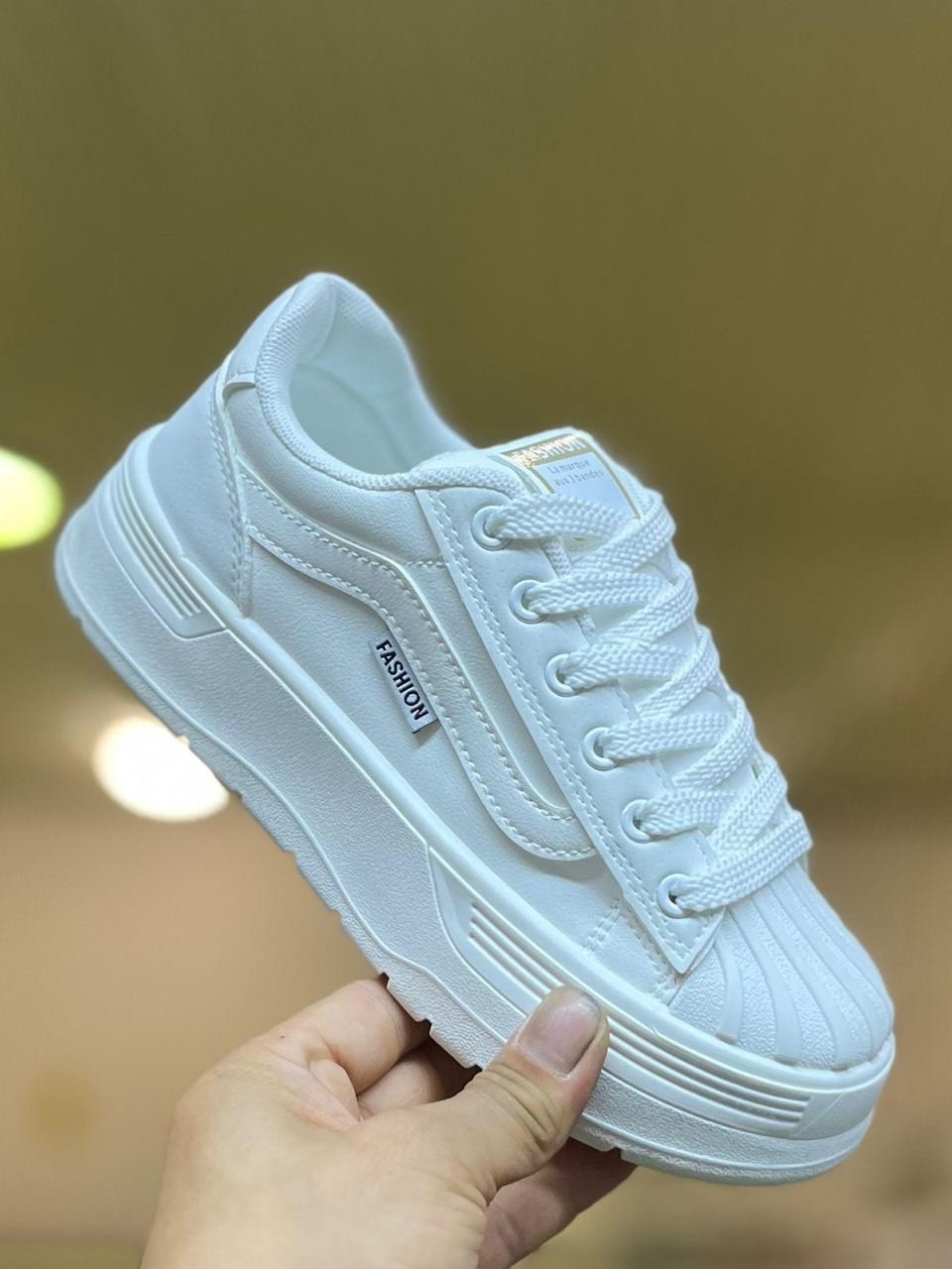 ,женские кроссовки,повседневные кроссовки,модные кроссовки,спортивная