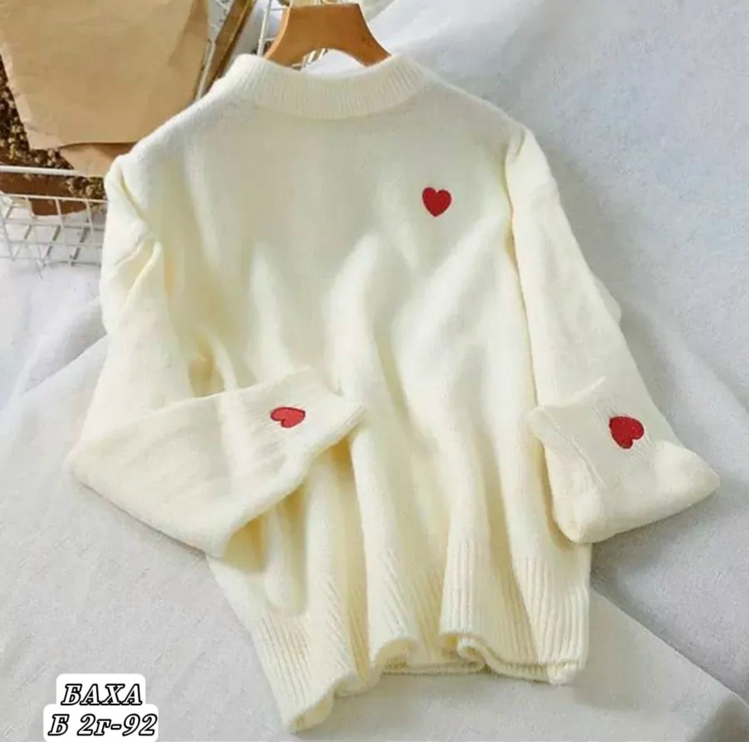 женские свитера,свитер оверcайз с горлом удлиненный вязаный,свитер оверсайз сердечками,свитер с сердечками с кашемира свободного кроя,свитер оверсайз вязаный удлиненный