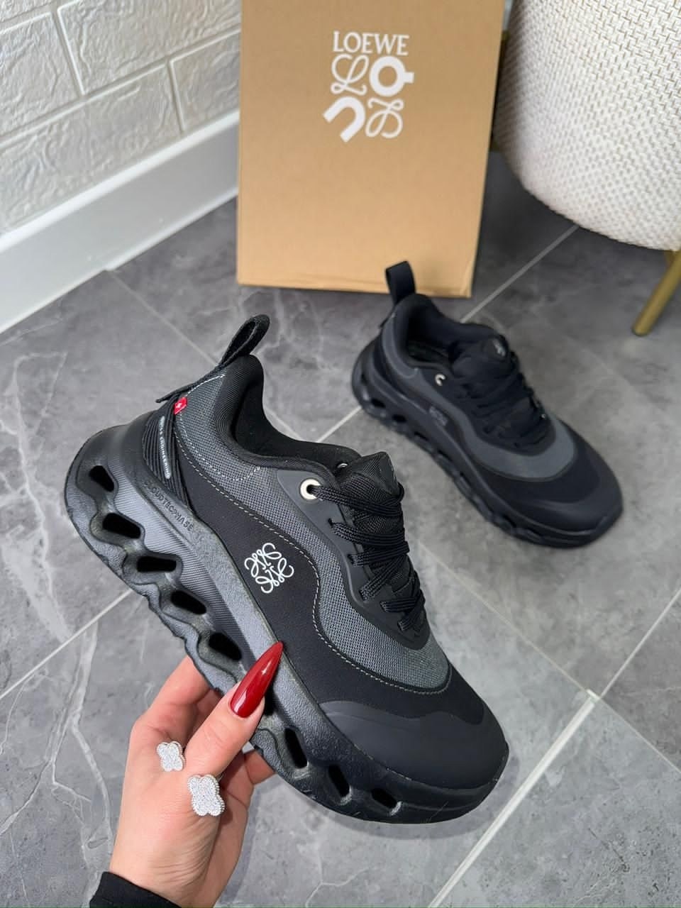 кроссовки женскиe,модные кроссовки,стильные женские кроссовки,кроссовки,чёрные кроссовки