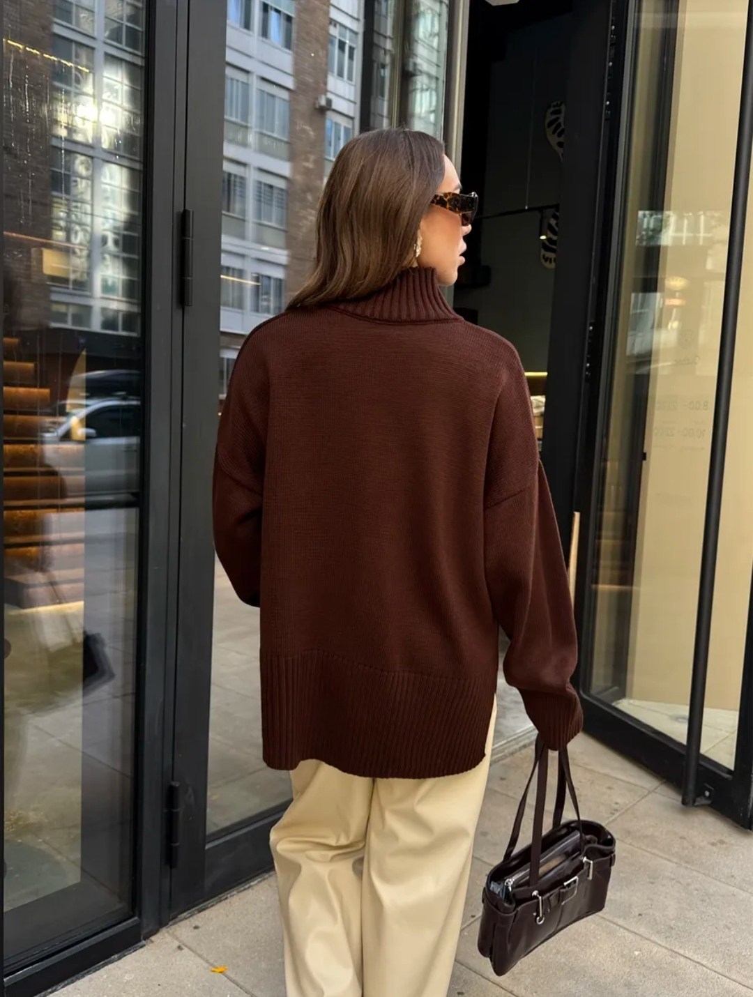 свитер удлиненный оверсайз в рубчик вязаный с горлом as&ay,свитер шерстяной оверсайз с горлом,свитер коричневый,свитер шерстяной оверсайз с горлом алфокс,базовый свитер оверсайз с высоким горлом alba