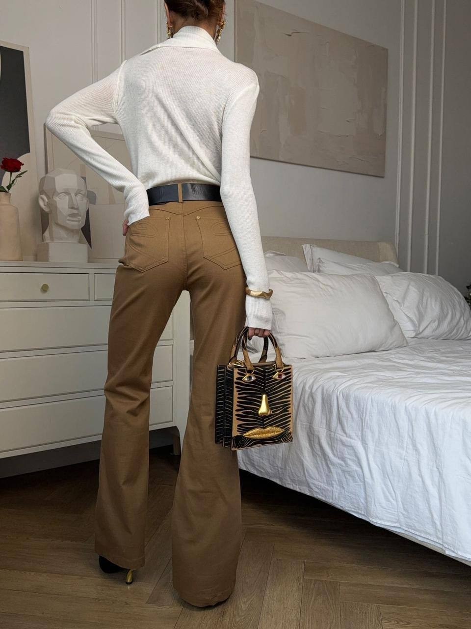 бежевые брюки,повседневные брюки,расклешенные брюки,классические брюки,брюки клеш