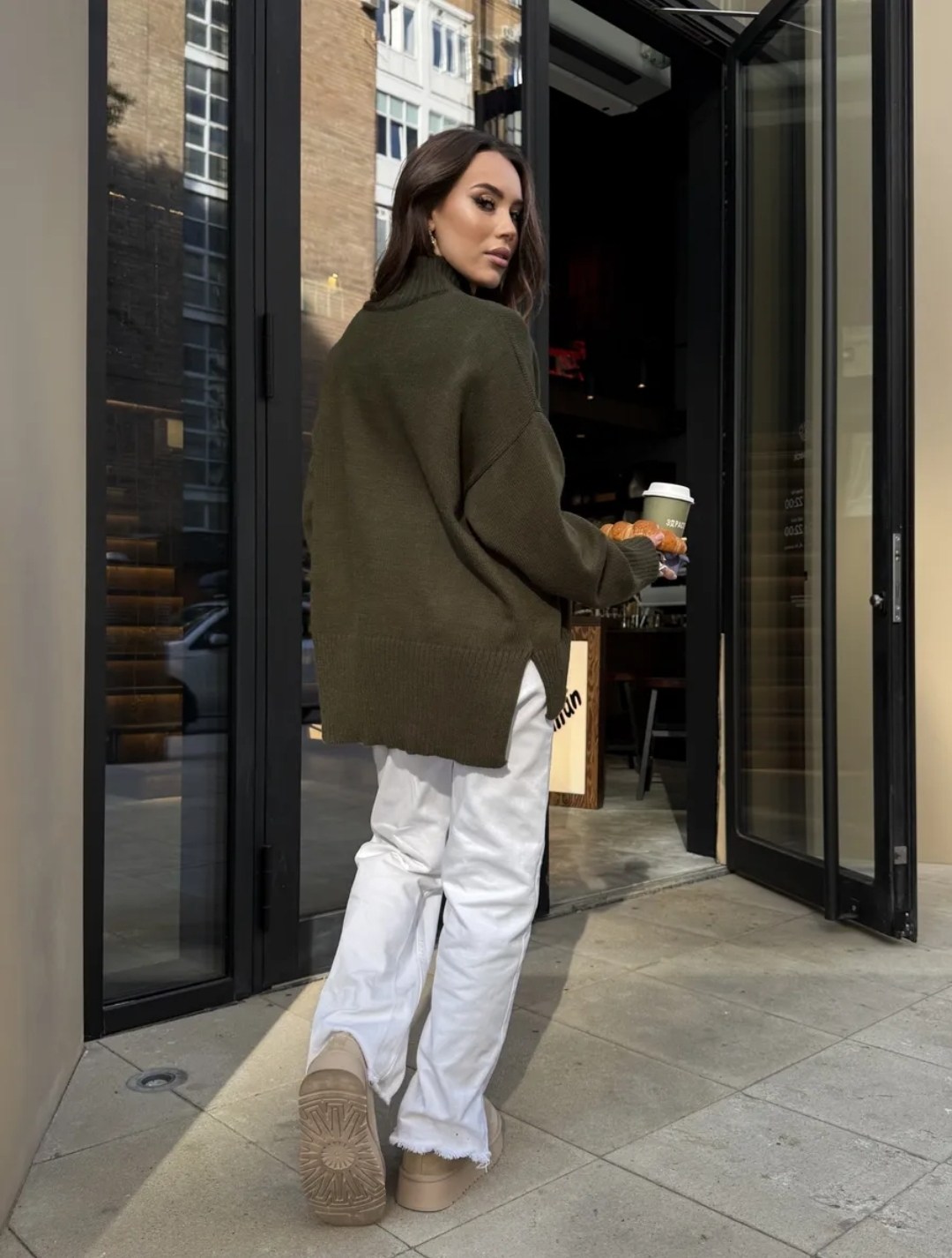 свитер удлиненный оверсайз в рубчик вязаный с горлом as&ay,свитер шерстяной оверсайз с горлом,свитер коричневый,свитер шерстяной оверсайз с горлом алфокс,базовый свитер оверсайз с высоким горлом alba