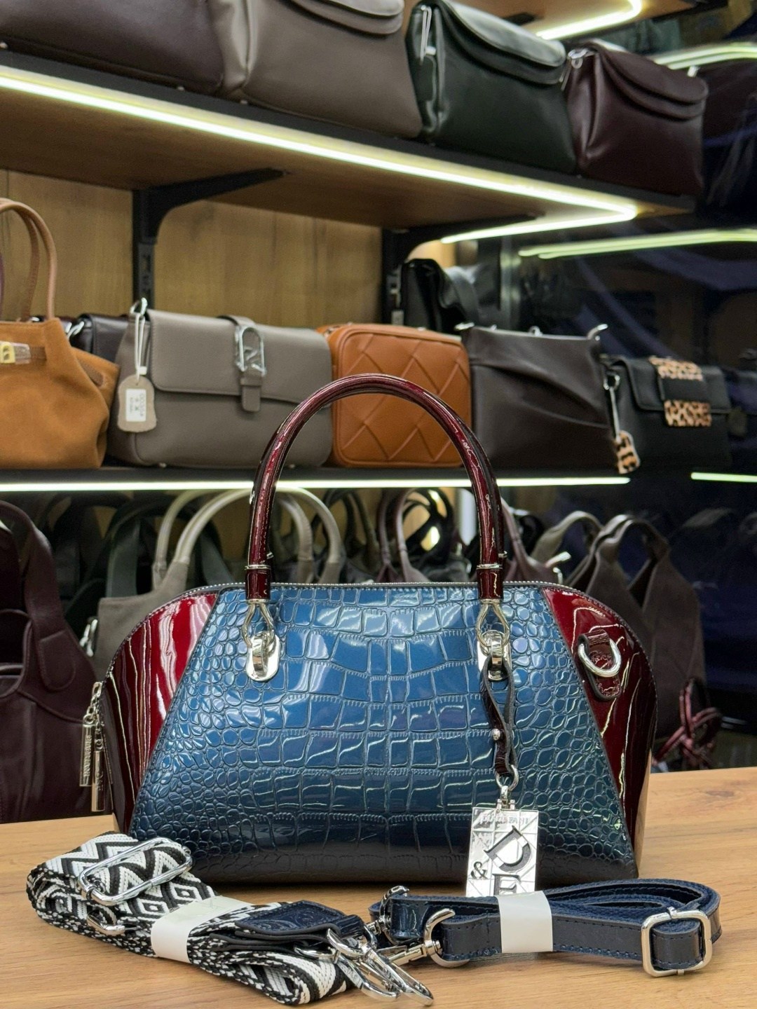 сумка лаковая,лакированная сумка,лакированная женская сумка,женская сумка,лаковая женская сумка