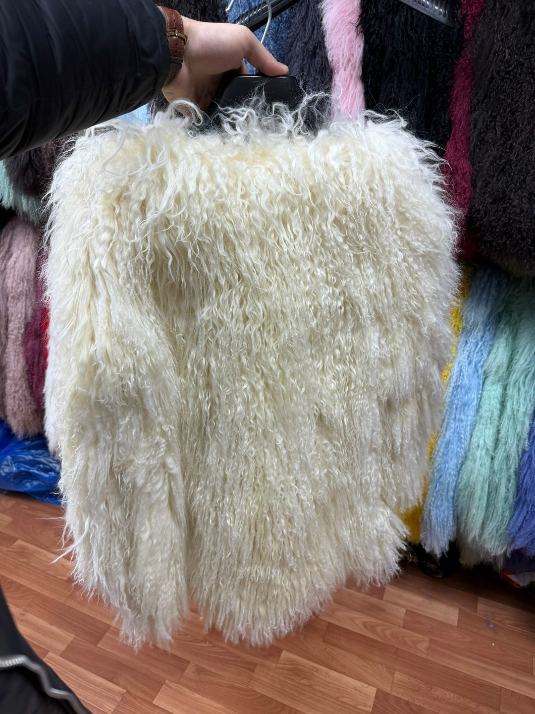 шуба искусственная под ламу,шубка искусственная,шуба лама искусственная,пушистая куртка,женские пушистые меховые куртки из монгольской овцы