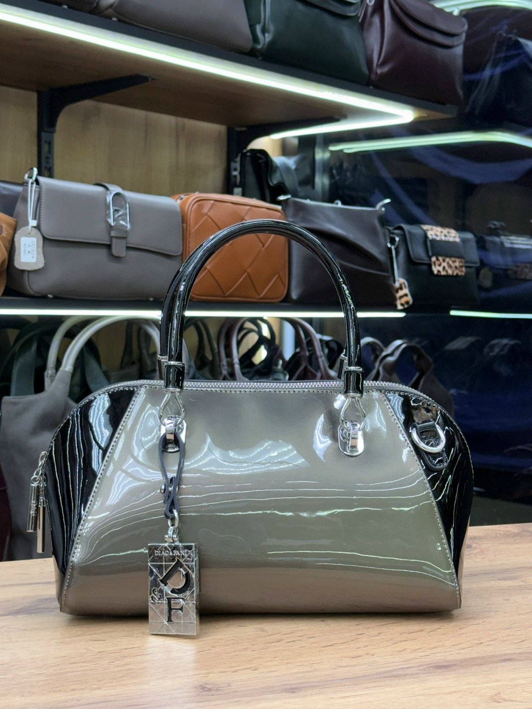 сумка лаковая,лакированная сумка,лакированная женская сумка,женская сумка,лаковая женская сумка