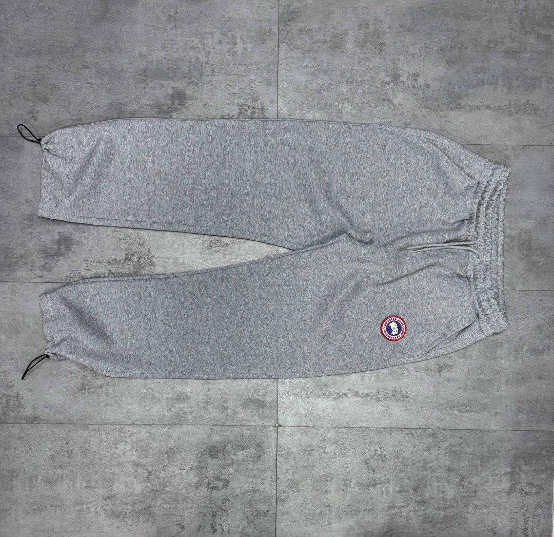 спортивные брюки,спортивные штаны,мускока спортивные штаны canada goose,брюки с логотипом,серые брюки