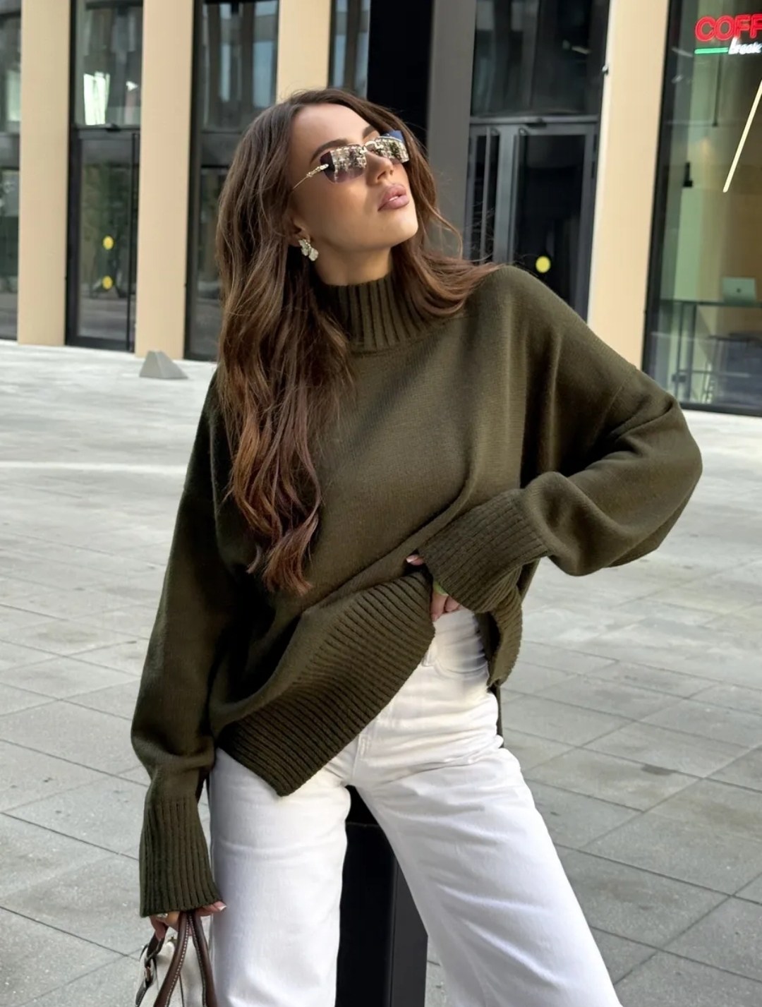 свитер удлиненный оверсайз в рубчик вязаный с горлом as&ay,свитер шерстяной оверсайз с горлом,свитер коричневый,свитер шерстяной оверсайз с горлом алфокс,базовый свитер оверсайз с высоким горлом alba