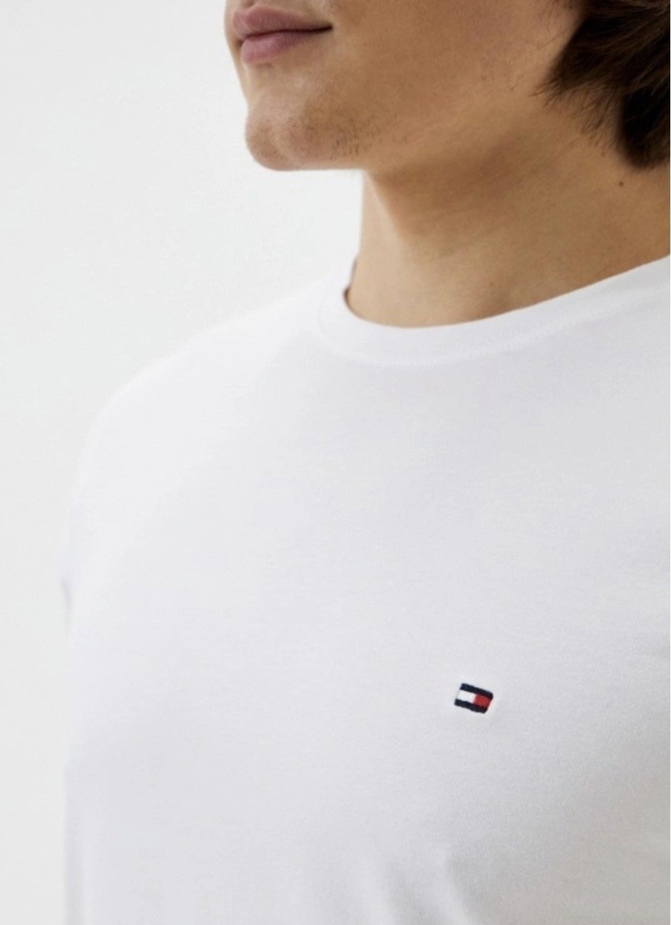 мужская футболка белая,tommy hilfiger мужская футболка,брюки чинос slim tommy hilfiger зеленый,мужские брюки чинос,брюки классические