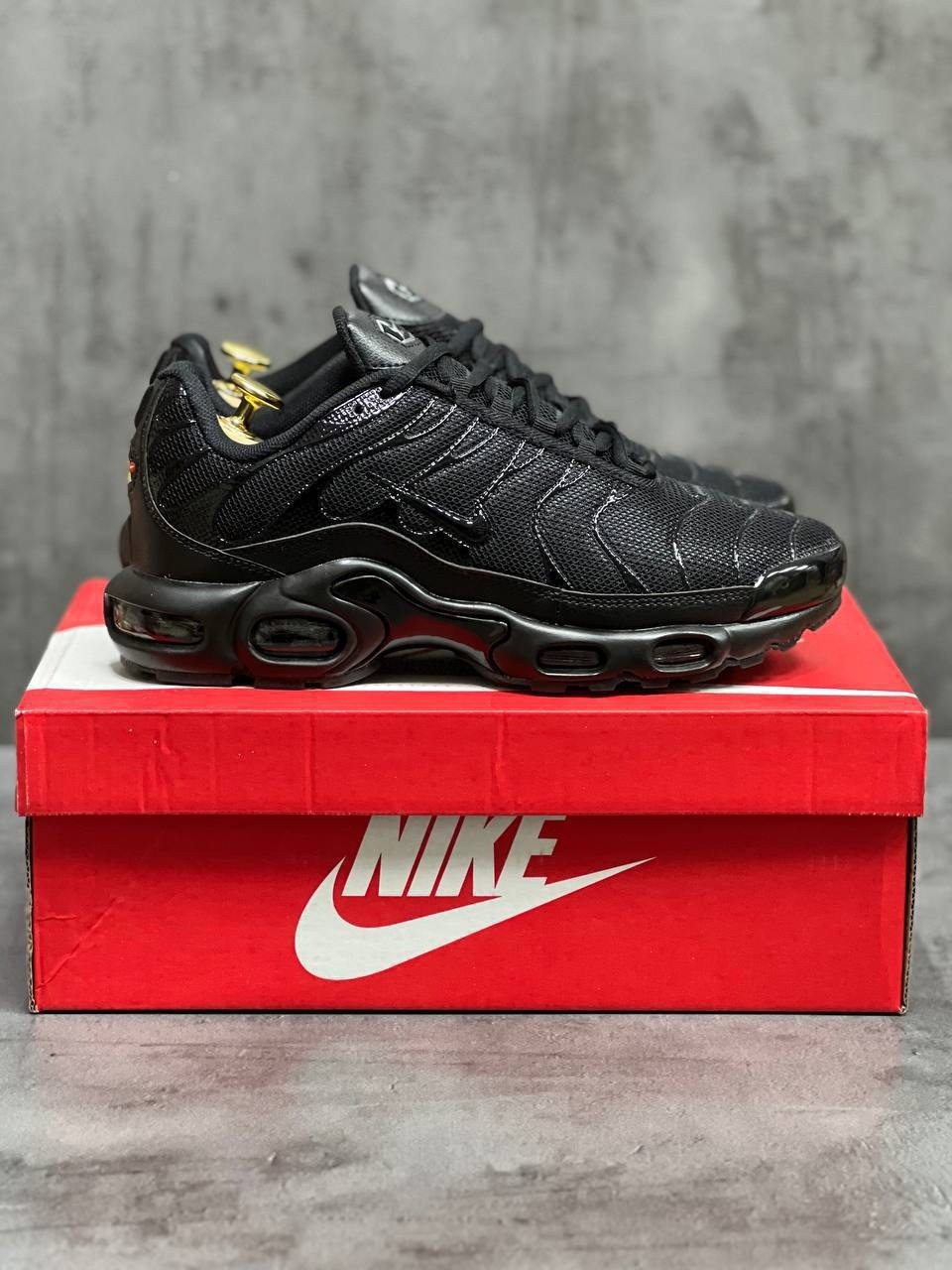 кроссовки nike air max tn plus,nike air max tn plus black,мужские кроссовки nike air max tn plus,кроссовки nike air max tn,nike air max tn plus