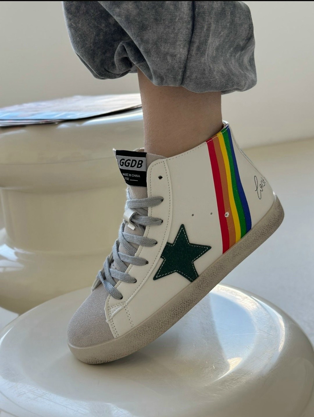 ,golden goose sneakers,модные кроссовки,высокие кроссовки,женские кроссовки