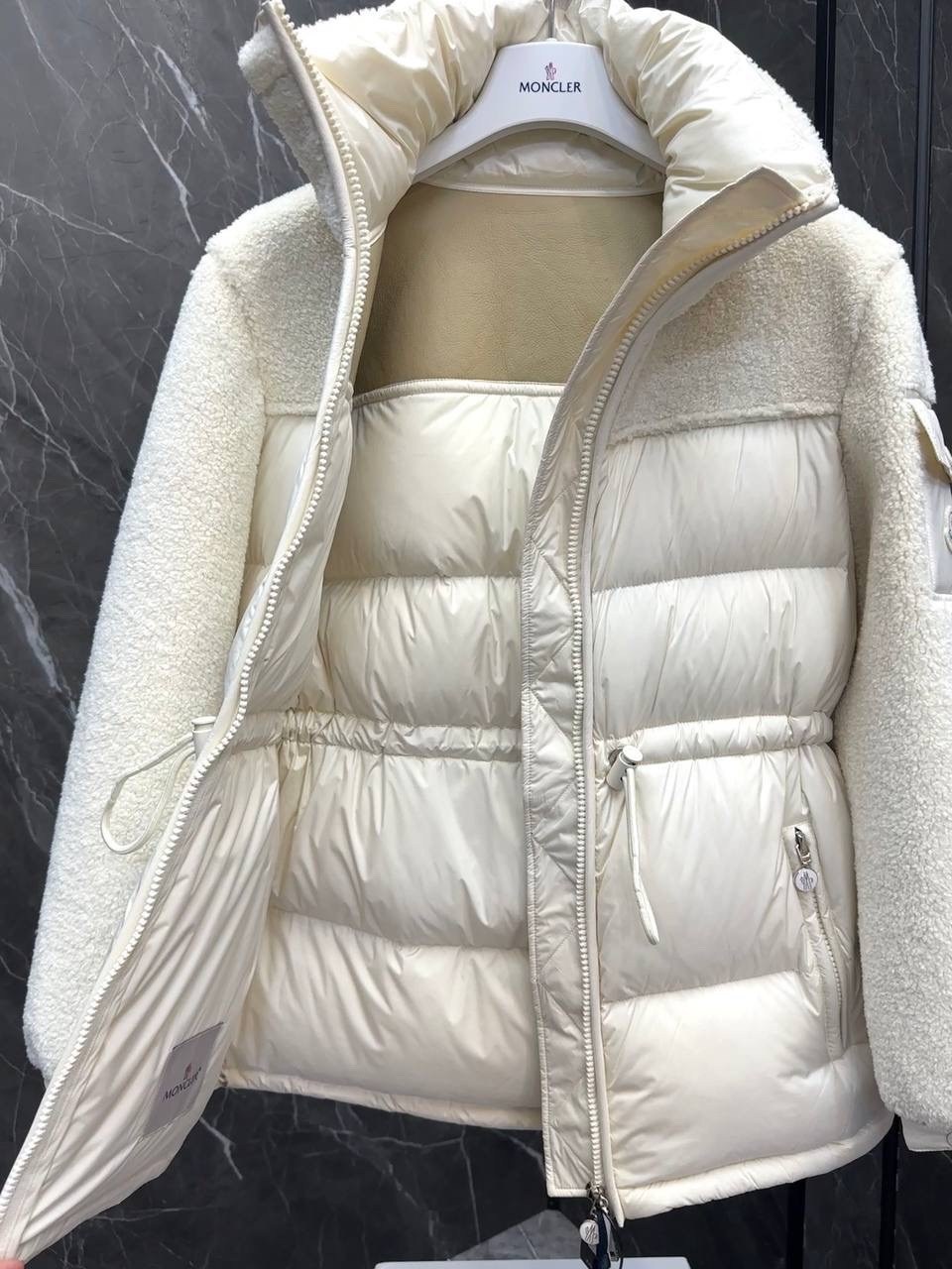 пуховик moncler,короткий пуховик,женские пуховики,куртка moncler,бежевый пуховик