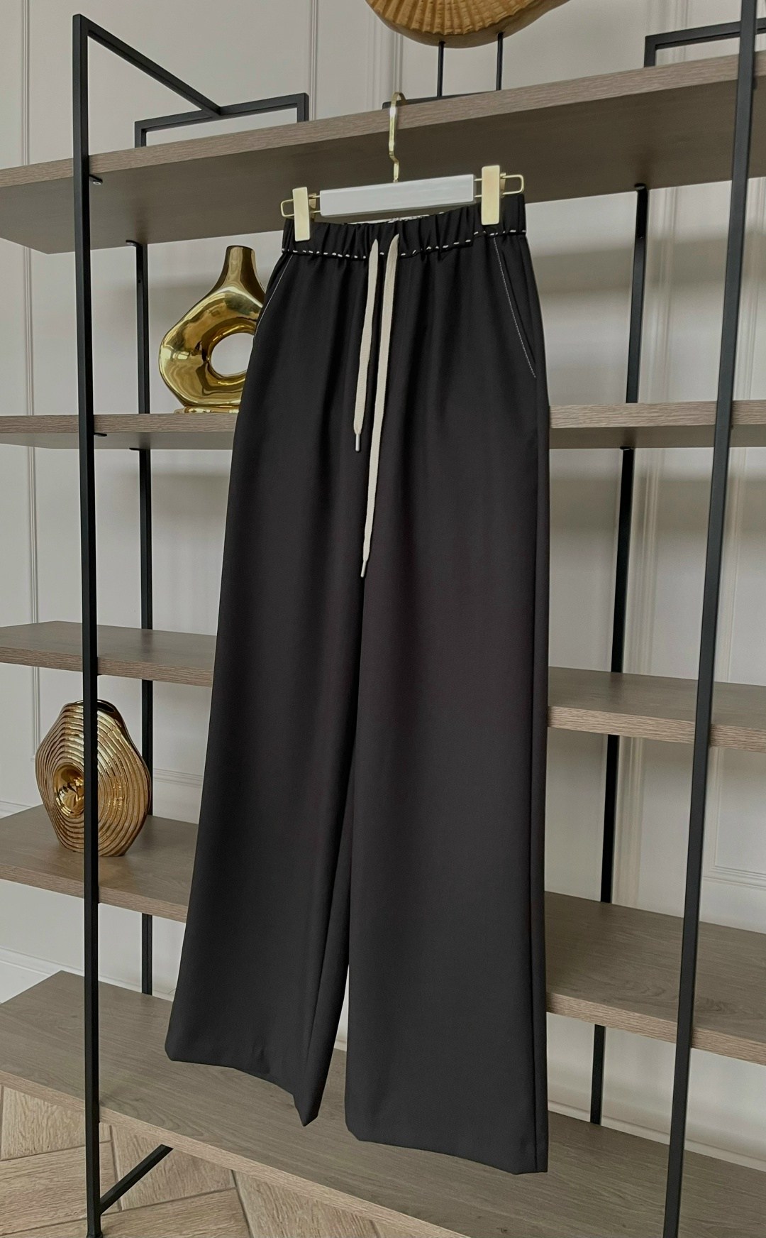 брюки палаццо,широкие брюки,стильные брюки прямого кроя,женские брюки,черные широкие брюки