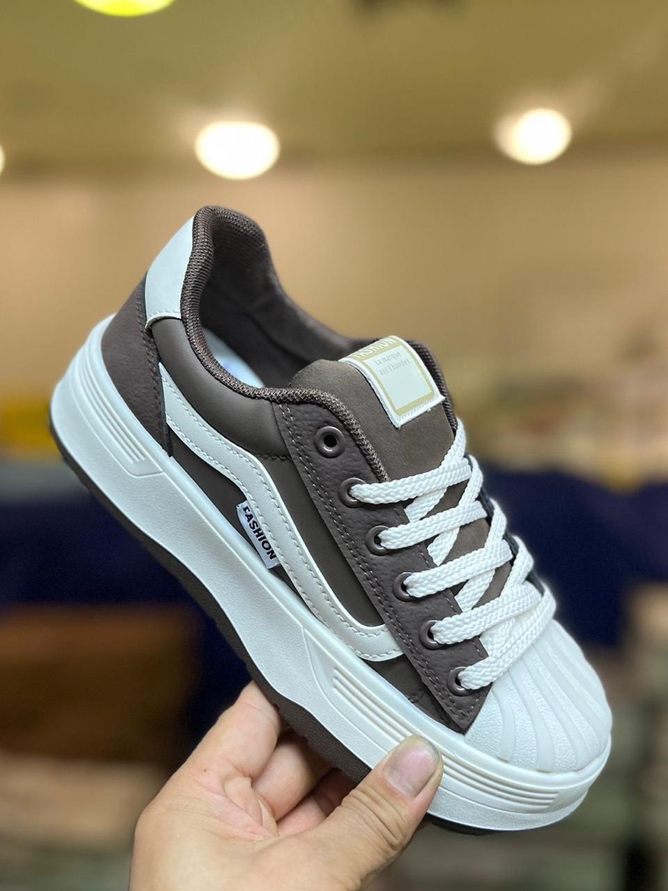 ,женские кроссовки,повседневные кроссовки,модные кроссовки,спортивная