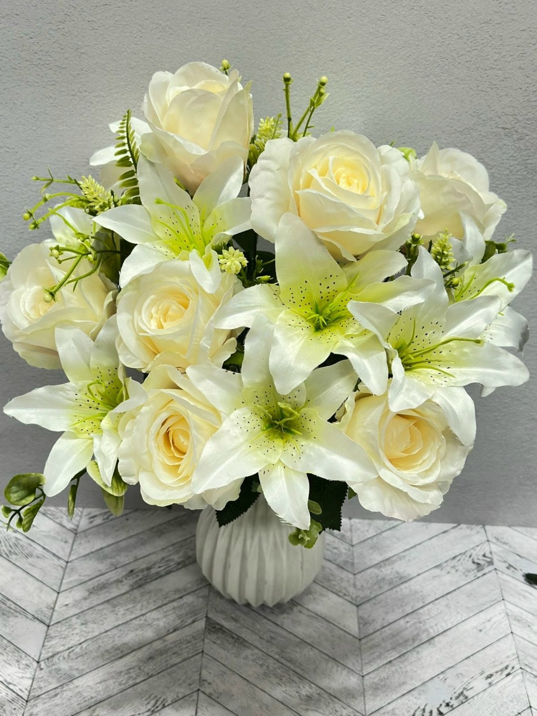 свадебный букет лилии,букет лилии,белые лилии букет,букет цветов лилии,букет искусственных цветов лилии