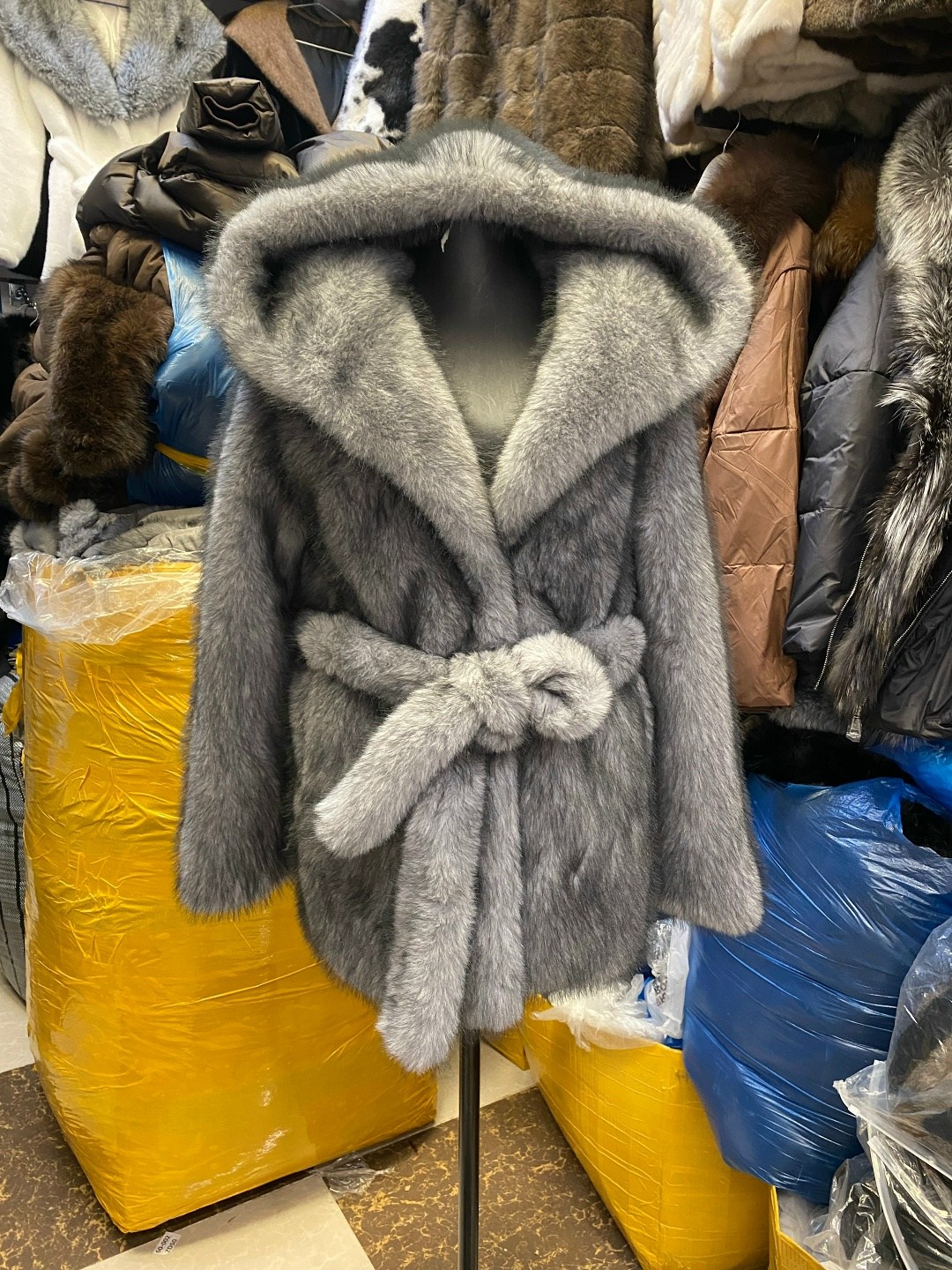 шуба искусственная под норку с капюшоном,шуба искусственная женская короткая экошуба,норковая шуба,шуба искусственная женская короткая,шуба искусственная женский leoturk серый капюшон евромех