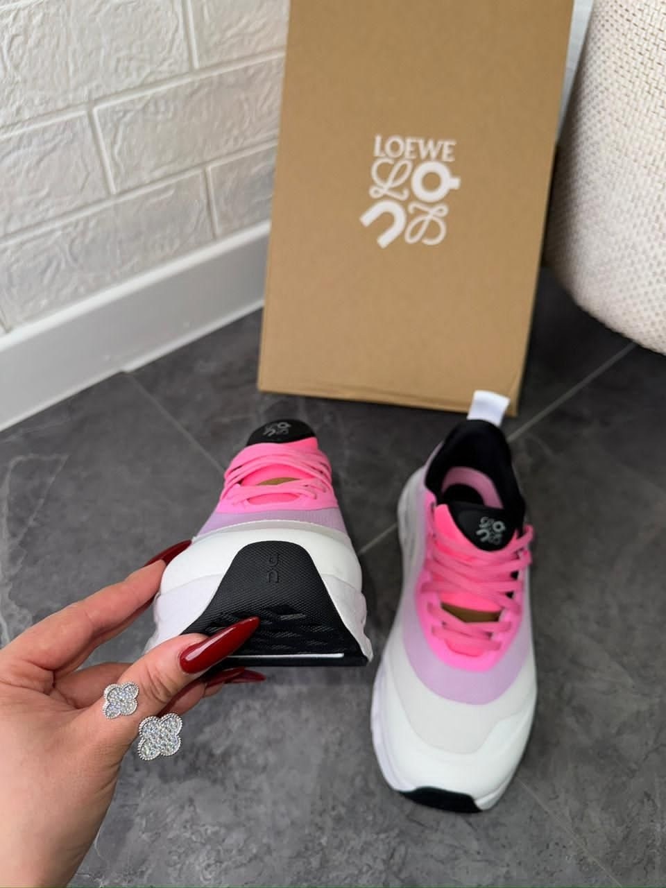 кроссовки женскиe,модные кроссовки,стильные женские кроссовки,кроссовки,чёрные кроссовки