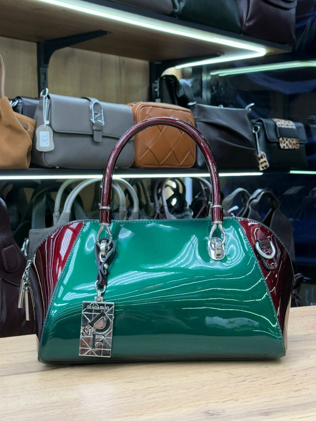 сумка лаковая,лакированная сумка,лакированная женская сумка,женская сумка,лаковая женская сумка