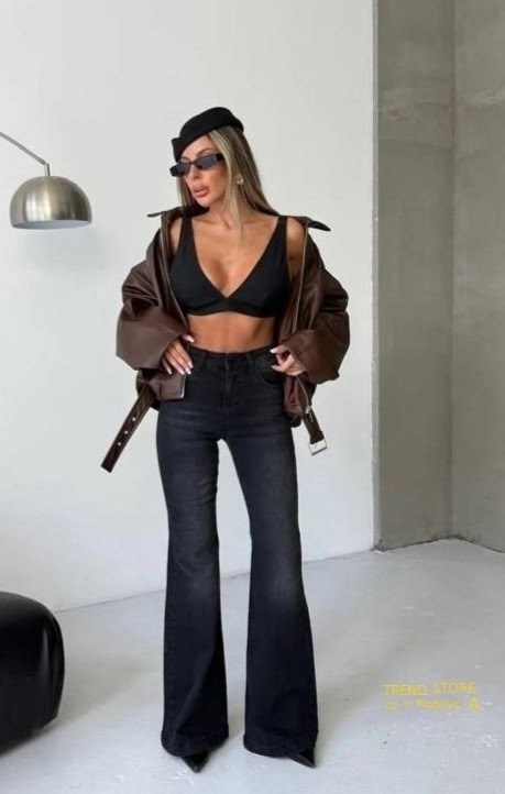 кожаная куртка,джинсы клеш с кожаной курткой,одежда стильная,женские джинсы