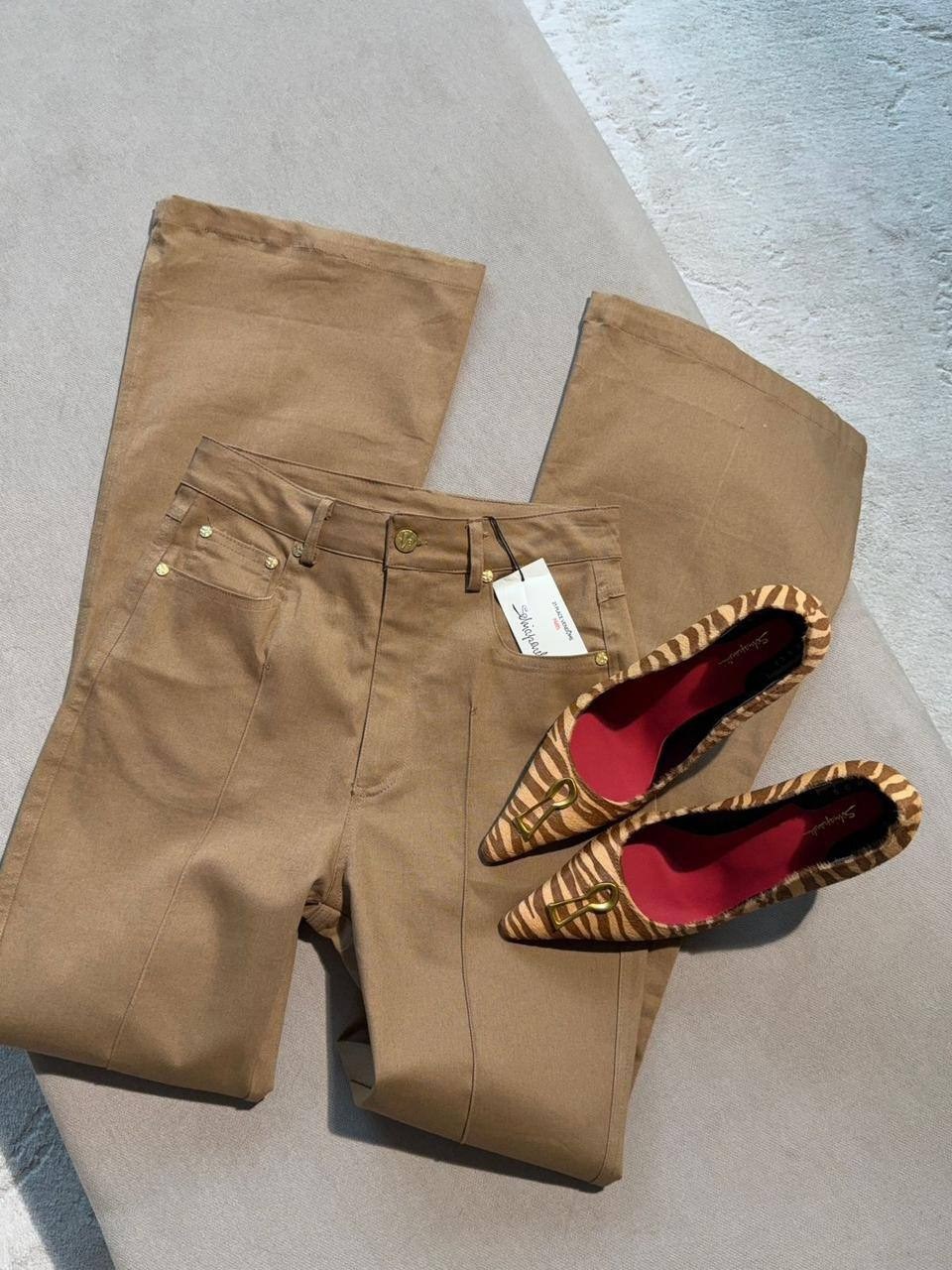 бежевые брюки,повседневные брюки,расклешенные брюки,классические брюки,брюки клеш