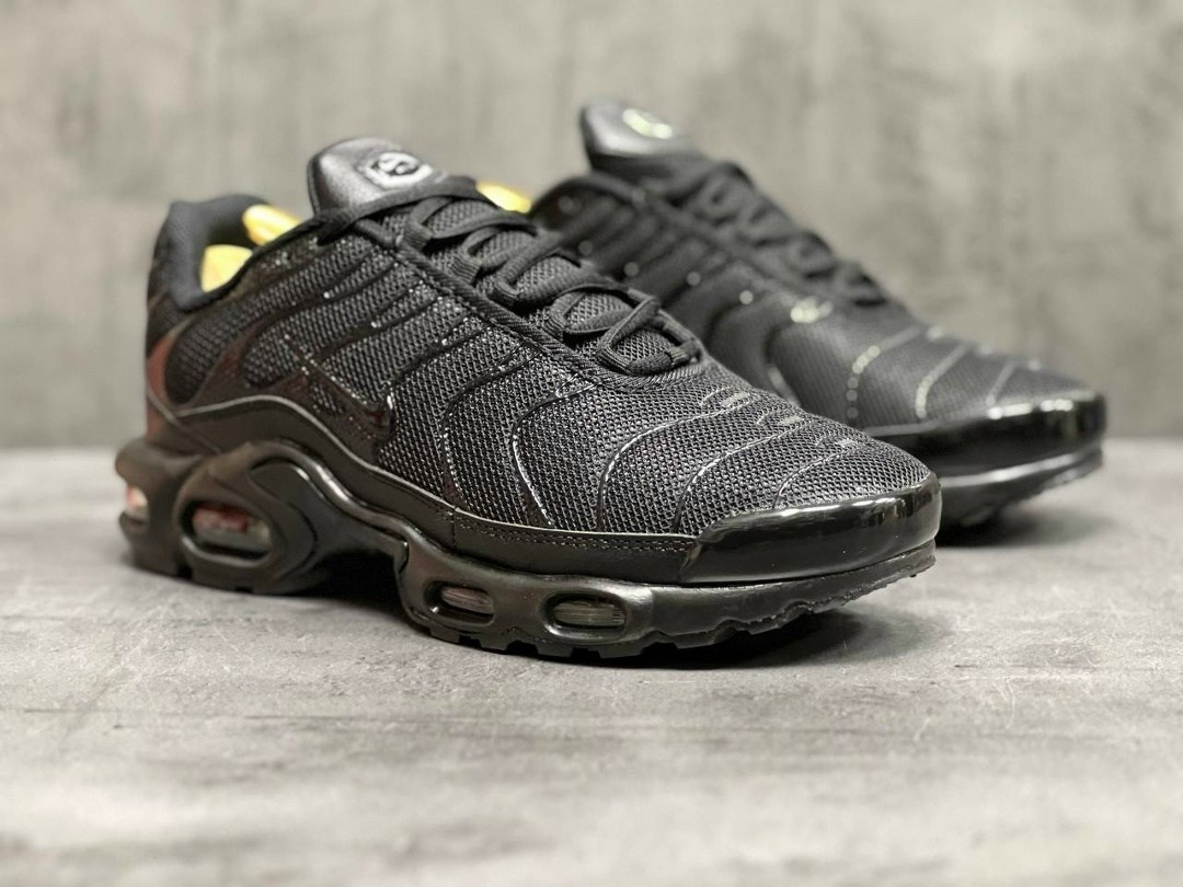 кроссовки nike air max tn plus,nike air max tn plus black,мужские кроссовки nike air max tn plus,кроссовки nike air max tn,nike air max tn plus