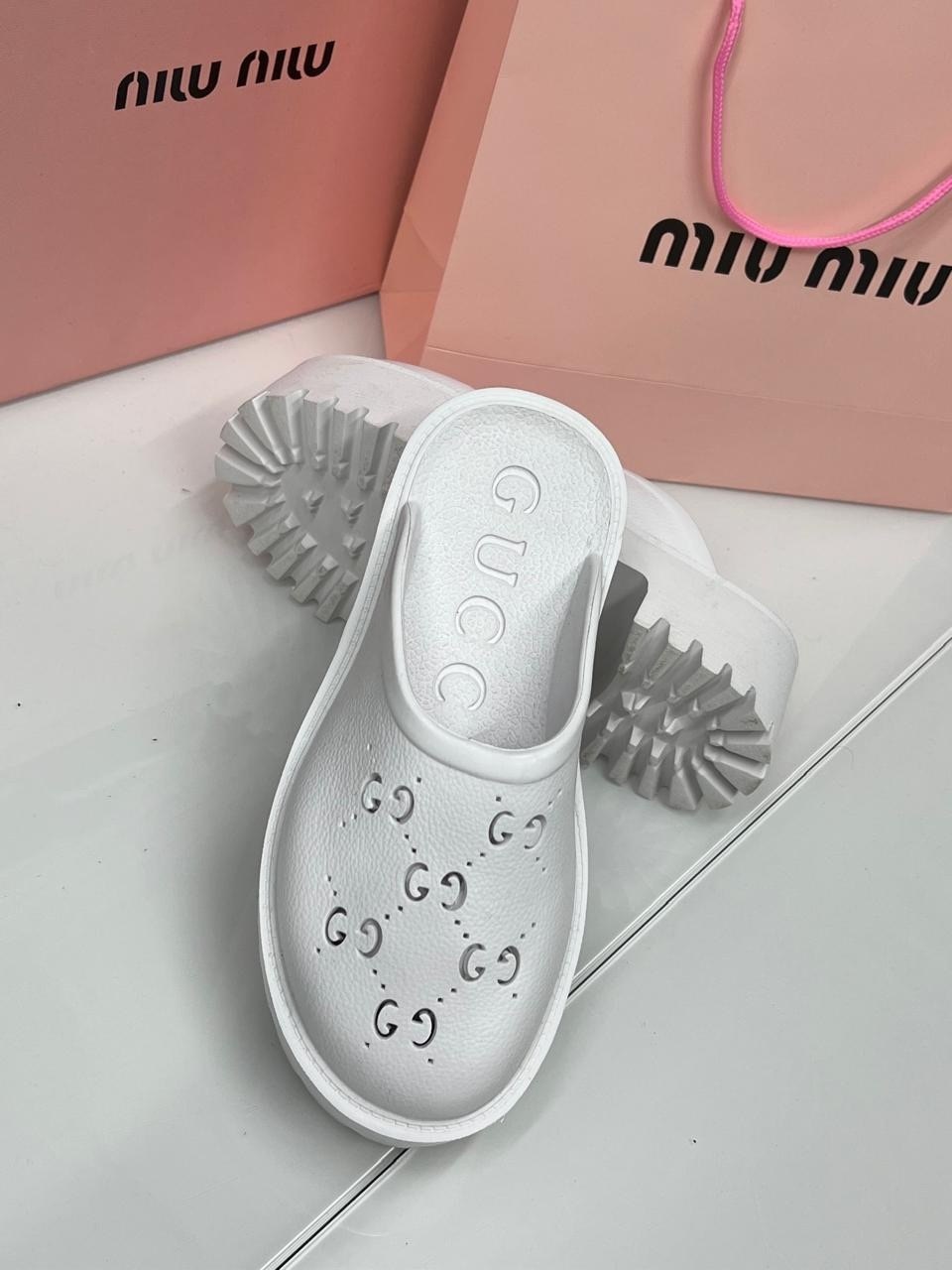 сабо гуччи,,шлепки gucci женские белые,шлепки гуччи женские 2026,женские шлепанцы