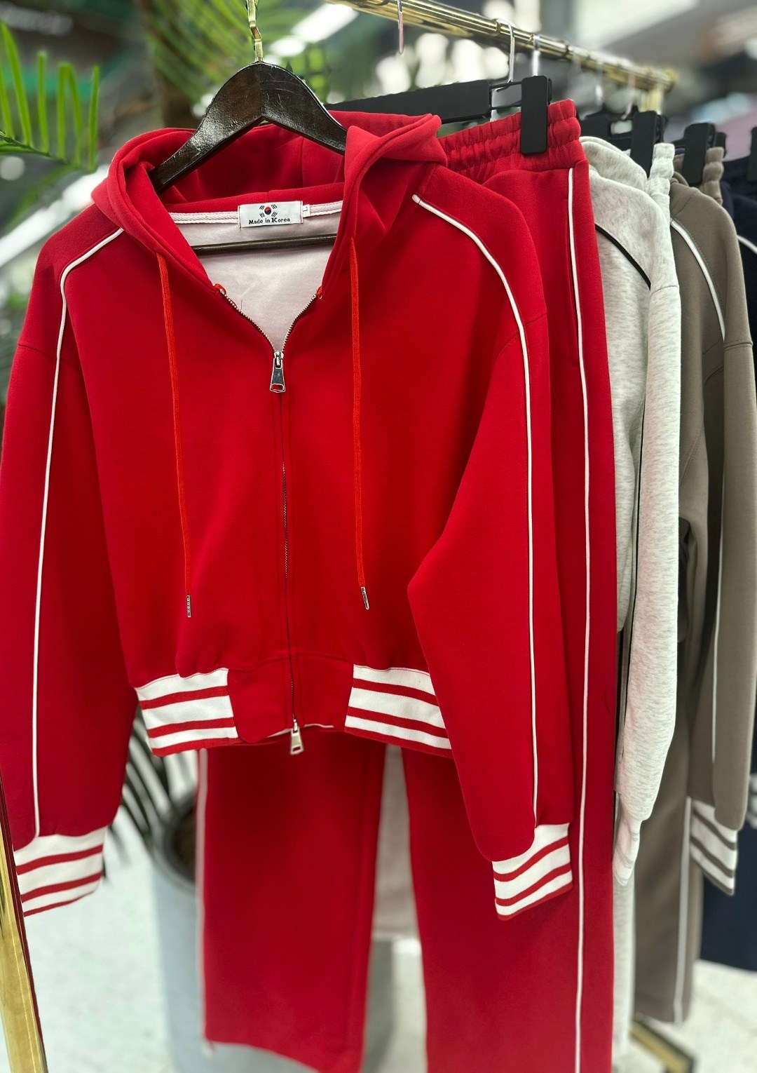 спортивный костюм с лампасами el-idol,костюм спортивный женский el-idol спортивный красный,спортивный женский костюм,красные спортивные костюмы,костюм спортивный женский bonnita спортивный двойка крас