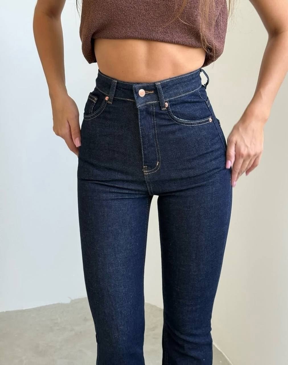 джинсы клеш от колена синие nicejeans,женские джинсы клеш,джинсы клеш от колена,джинсы клеш от колена с высокой посадкой стрейч laminia,джинсы женские