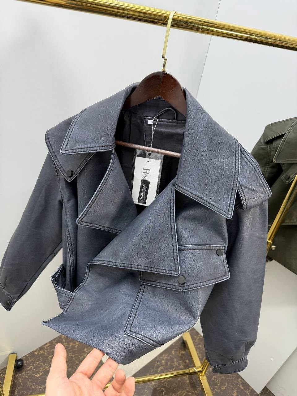 куртка косуха женская,косуха оверсайз кожаная куртка серая винтажная aftfbasic,косуха кожаная куртка весенняя укороченная fashionboom,косуха женская куртка кожаная oversize,косуха кожаная куртка укоро