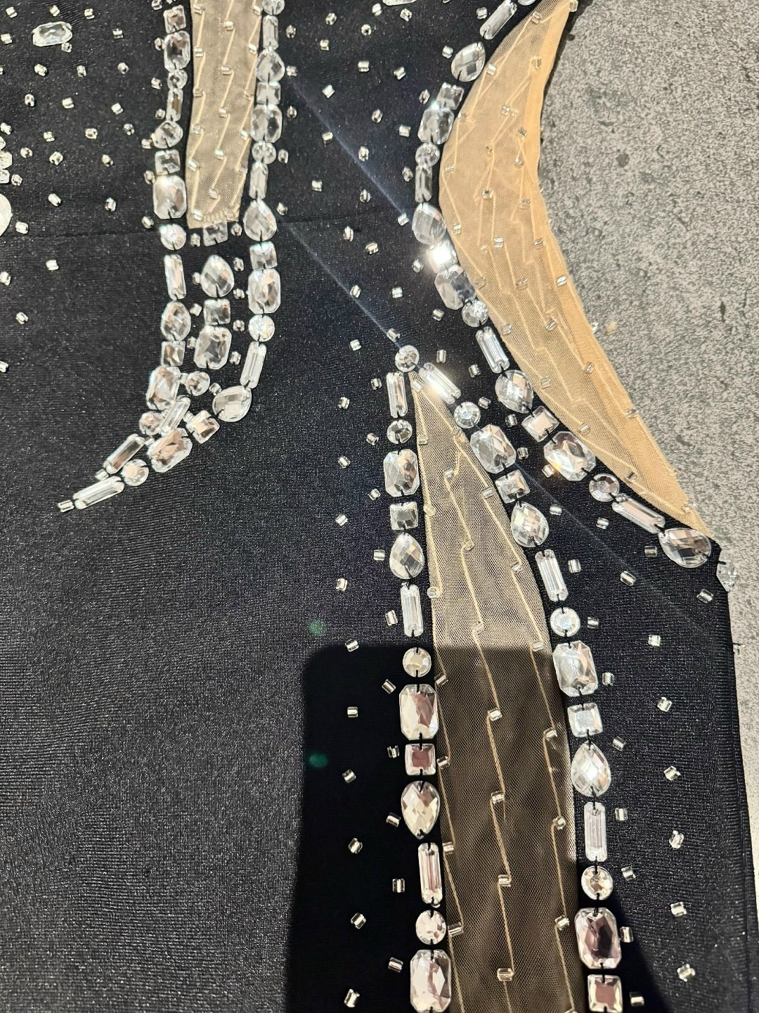 платье стразы,платье с камнями,платье сетка со стразами,стразы на одежде,платье с кристаллами