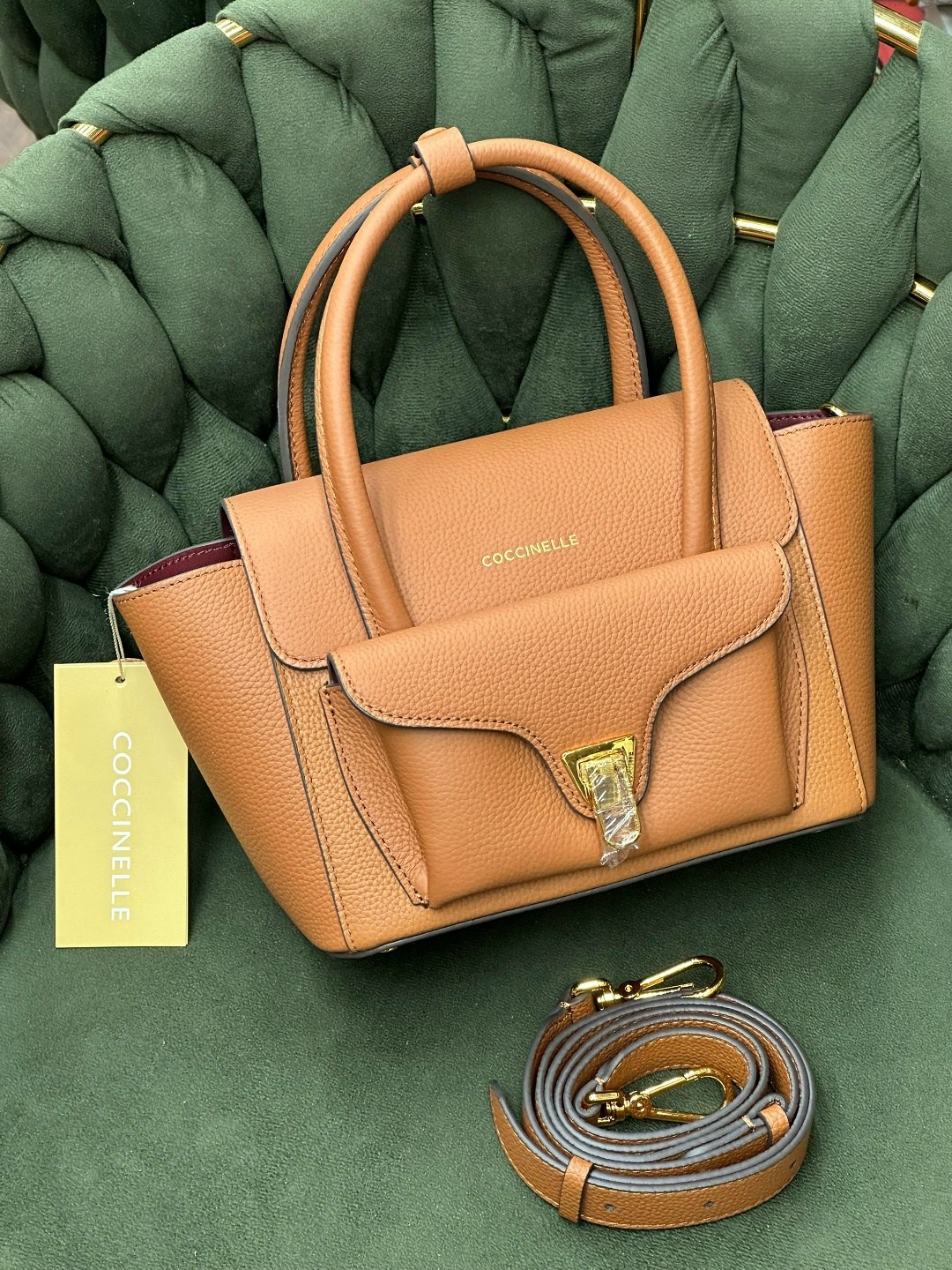 сумка coccinelle,сумка beat классическая с клапаном coccinelle,женская сумка coccinelle,сумка coccinelle arlettis,coccinelle сумка liya medium цвет серый