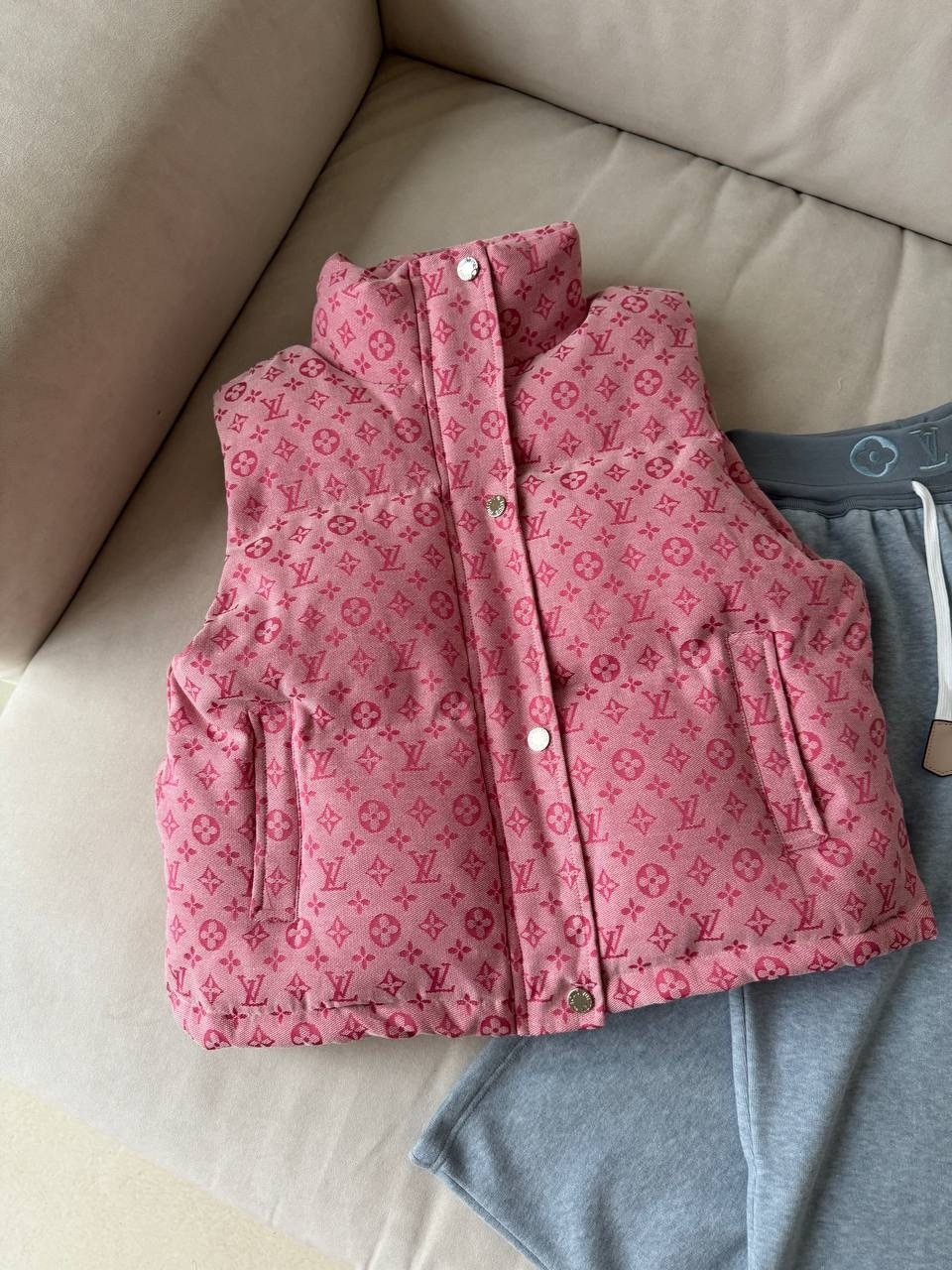 женская жилетка,стильные костюмы,жилетка,жилет женский,розовая жилетка