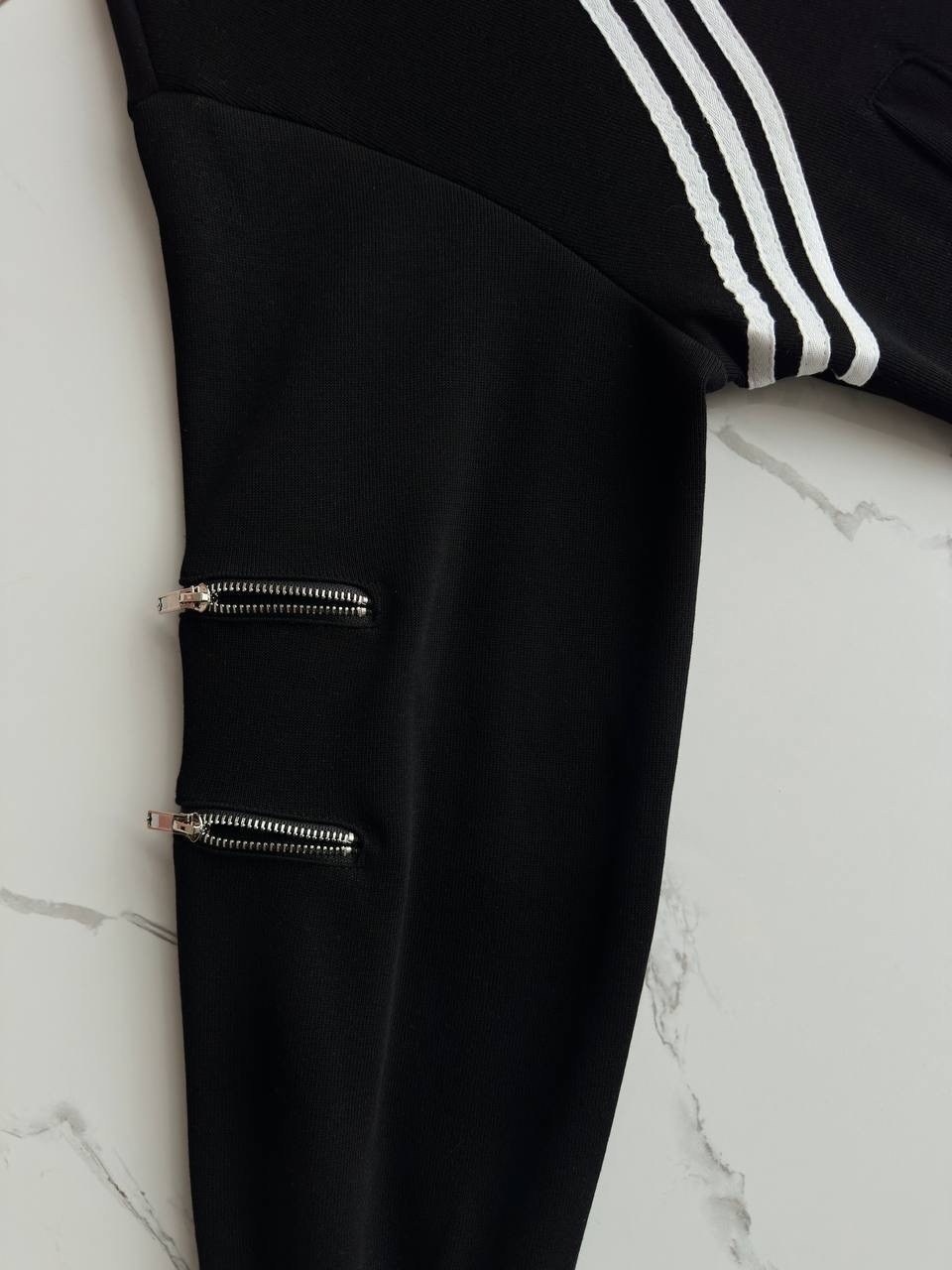 чёрная толстовка oversize с лампасами gloria jeans,костюм с лампасами,спортивный костюм женский,стильные костюмы,спортивный костюм
