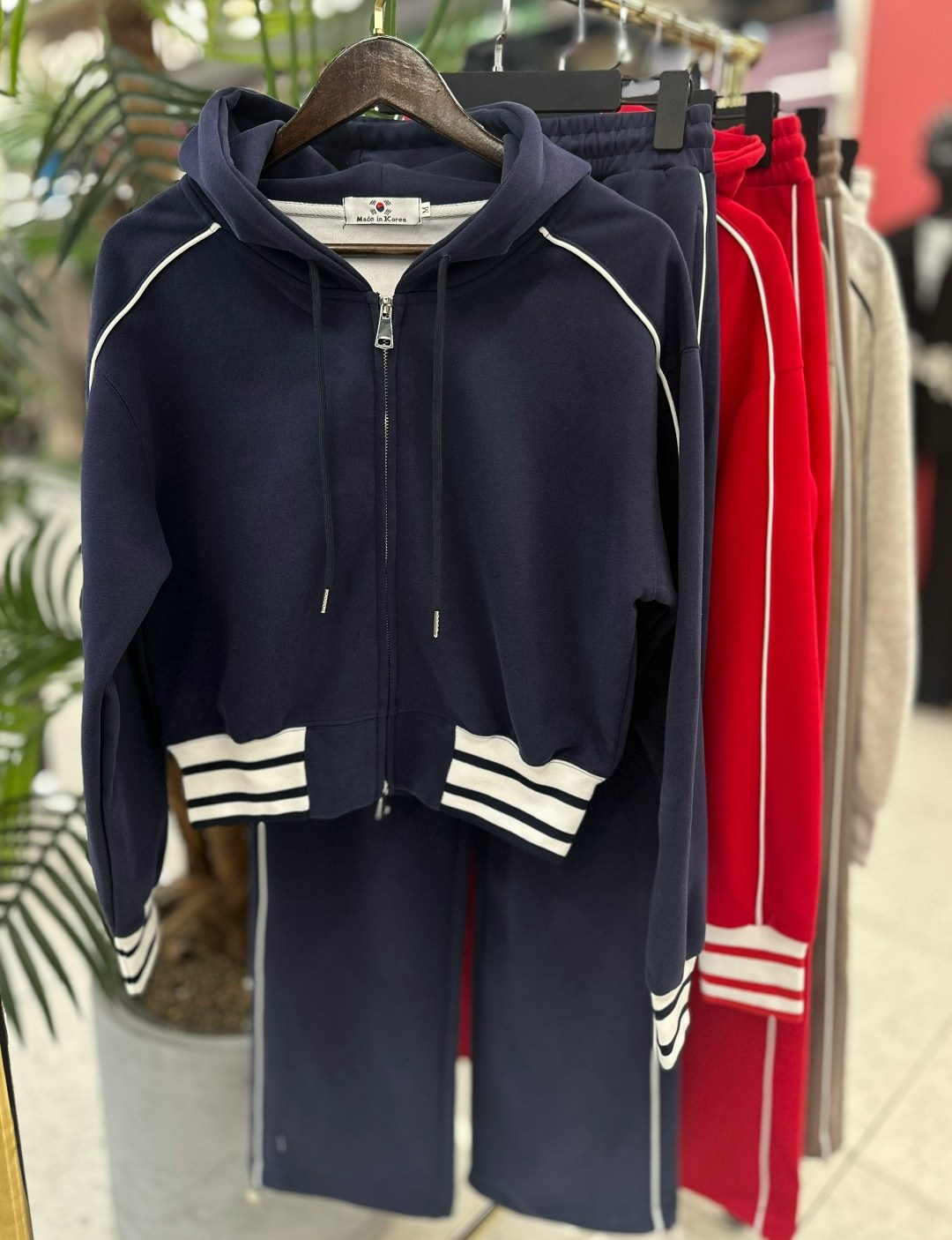 спортивный костюм с лампасами el-idol,костюм спортивный женский el-idol спортивный красный,спортивный женский костюм,красные спортивные костюмы,костюм спортивный женский bonnita спортивный двойка крас