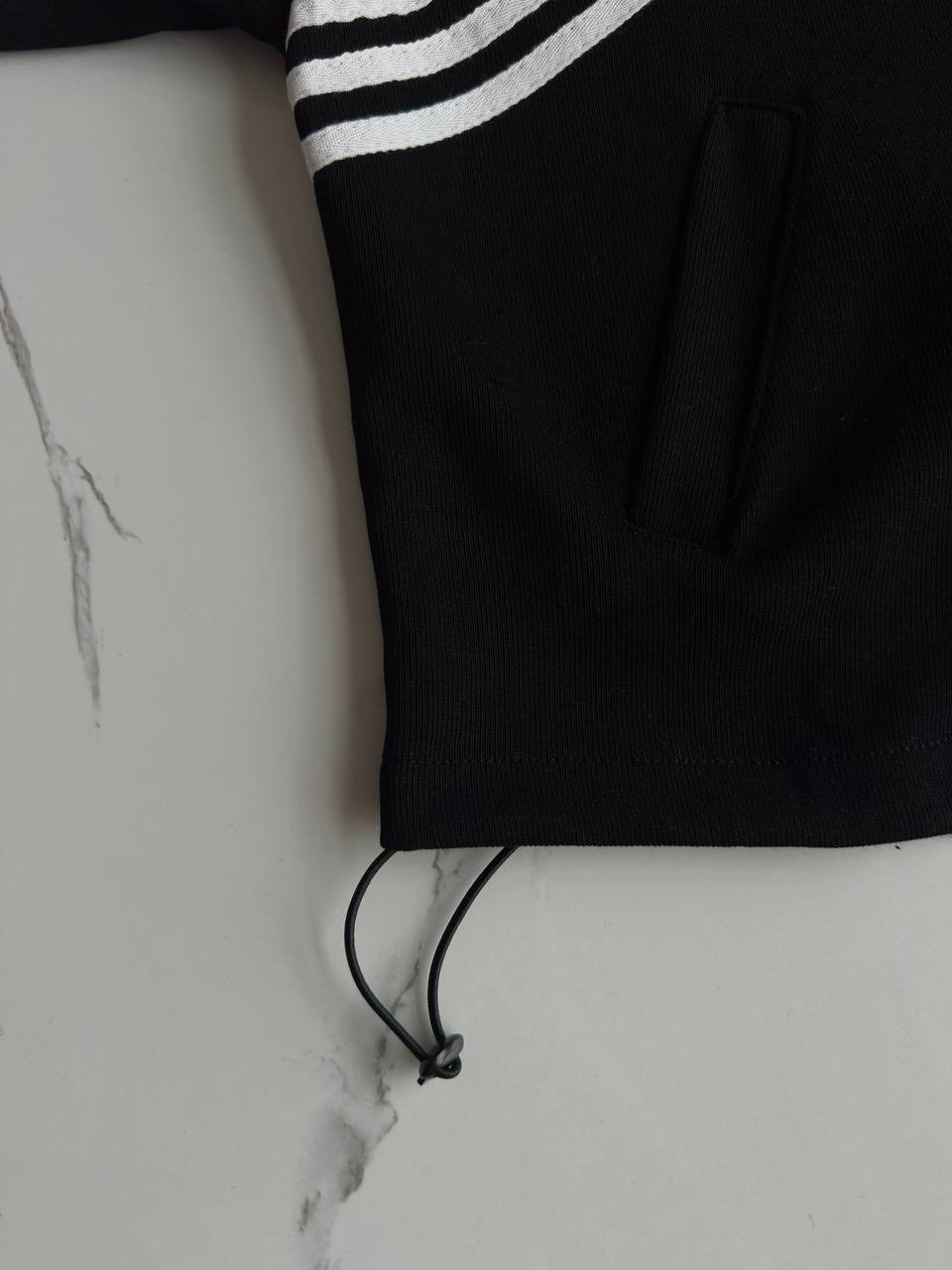 чёрная толстовка oversize с лампасами gloria jeans,костюм с лампасами,спортивный костюм женский,стильные костюмы,спортивный костюм