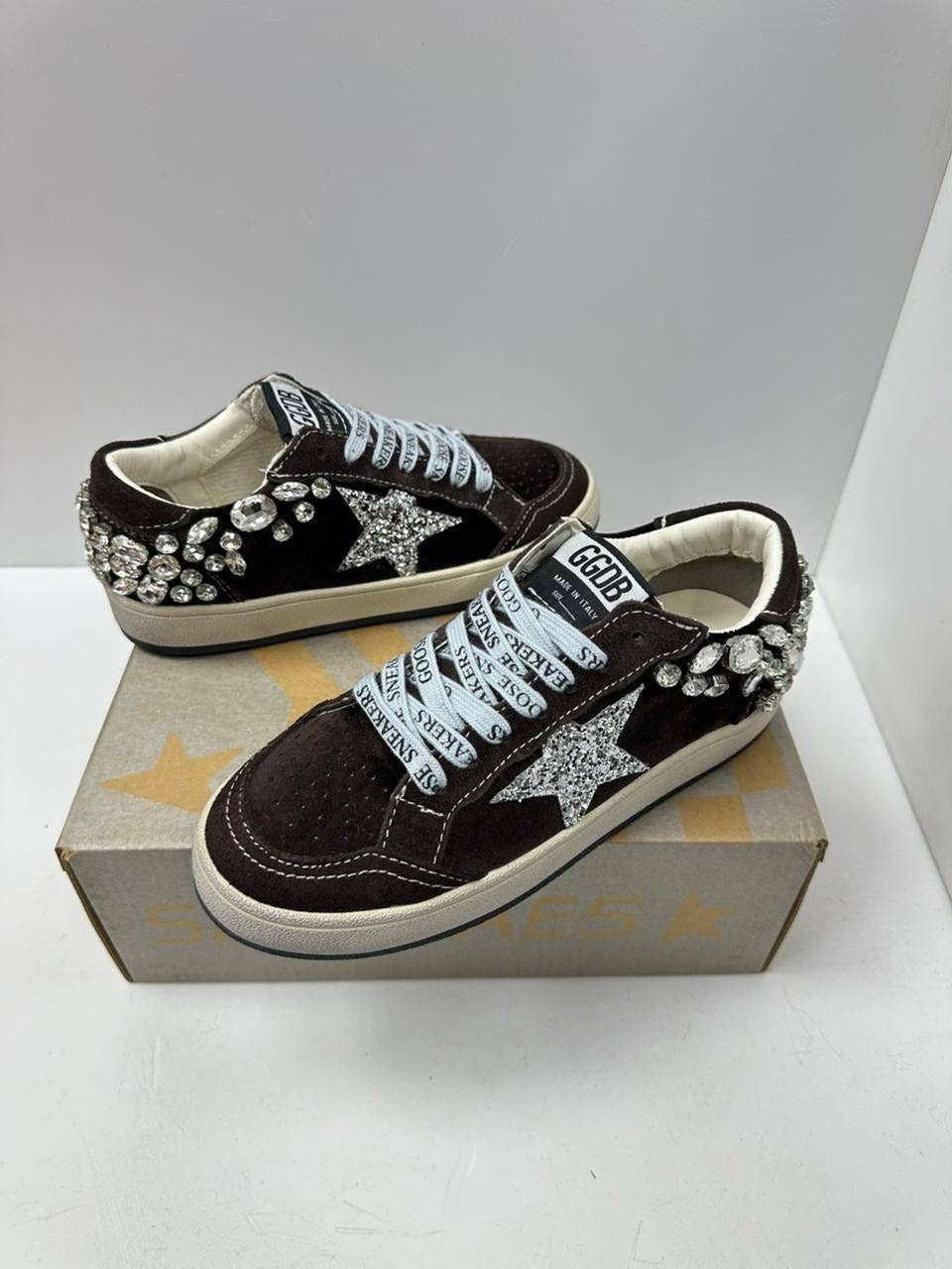 кеды golden goose,кеды super-star с блестками golden goose черный,лаковые кроссовки golden goose,кроссовки golden goose с пайетками на платформе,кроссовки golden goose