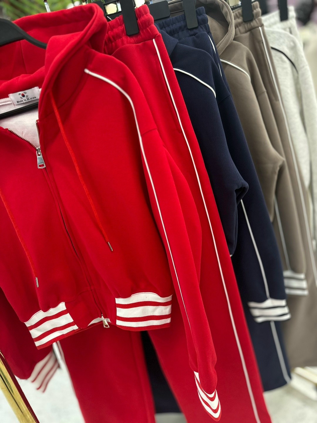 спортивный костюм с лампасами el-idol,костюм спортивный женский el-idol спортивный красный,спортивный женский костюм,красные спортивные костюмы,костюм спортивный женский bonnita спортивный двойка крас